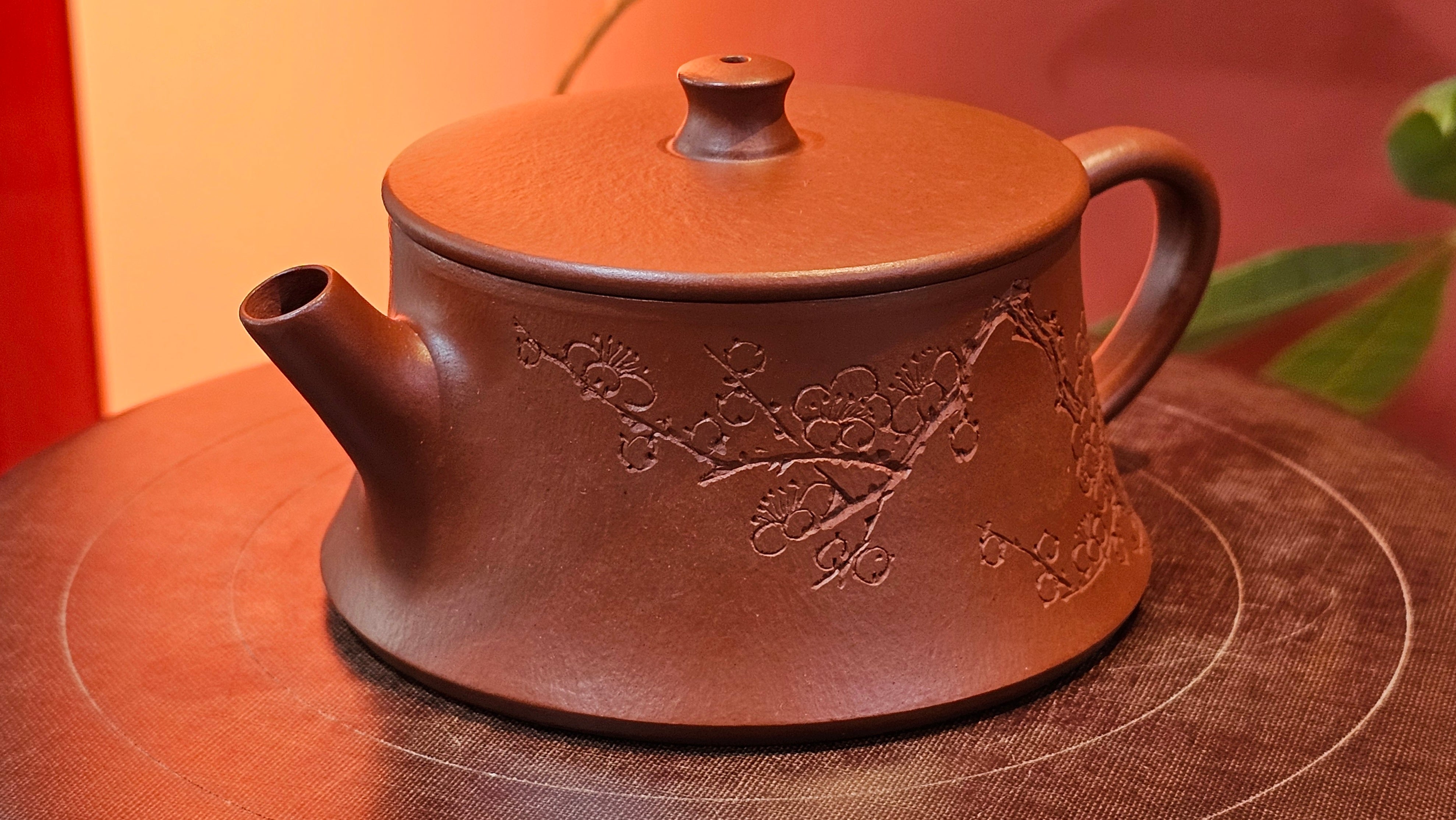 Yun Zhu 云柱 "Pillar of the Heavens", 138.1ml, Xiao Mei Yao Zhu Ni, by our Collaborative Craftsman Wang Hui 王慧 ~ "梅开五福" and Plum Blossoms Engraving by Craftsman Yi De Shu 一德书 ~ Congratulations to!Tea Sommr A.M., 1238hrs 16th August 2025, Padua, Italy🇮🇹!