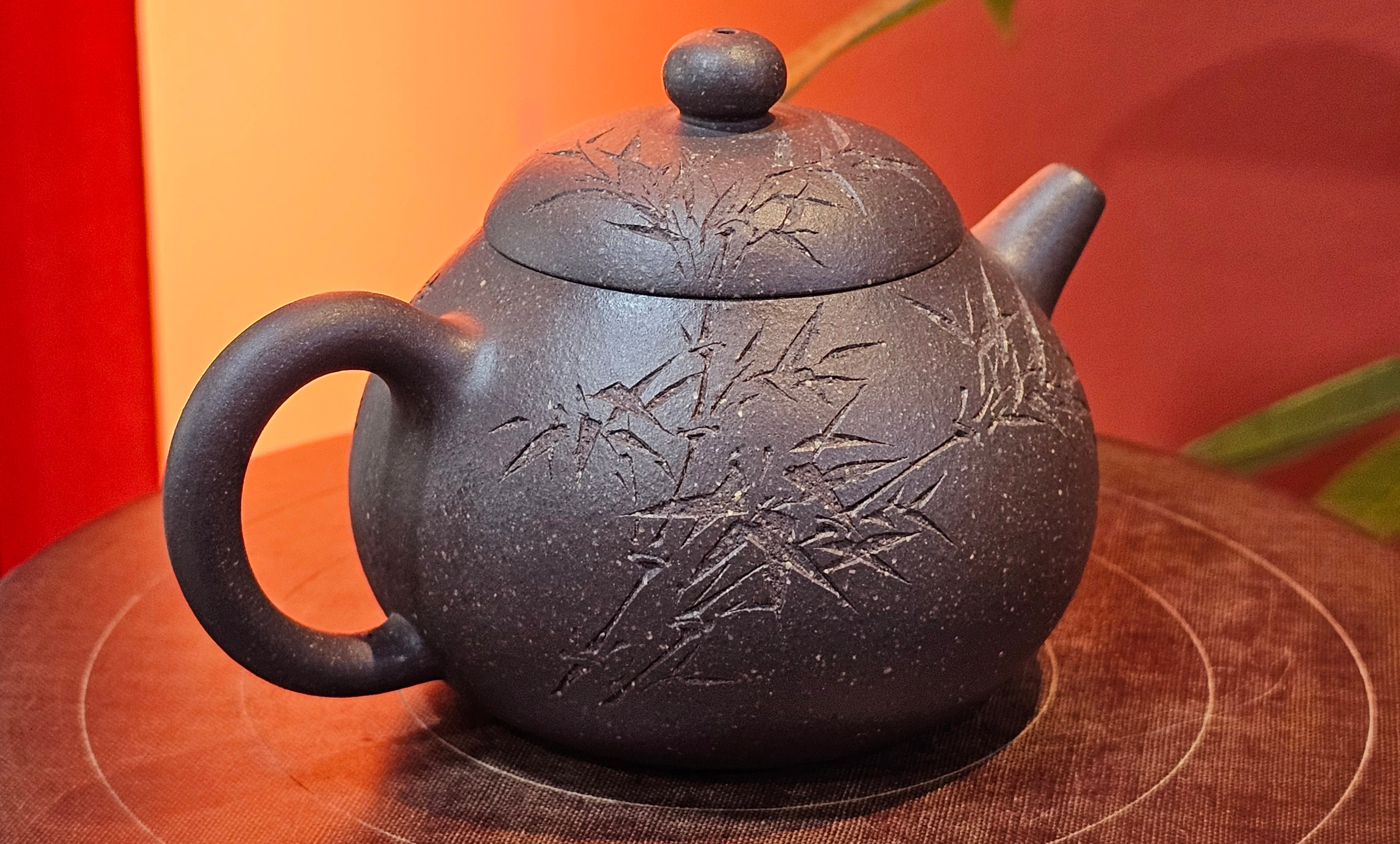 Du Zhi Hu《笃志壶》, 173.8ml, Hei Zi Ni 黑紫泥, by our Craftsman Zhang Huan 张欢, Calligraphy and Bamboo Engraving by Craftsman Yi Cheng 逸成 ~ Congratulations!to Ms A.R.! 1927hrs 8th August 2025! Ipswich, England🇬🇧.