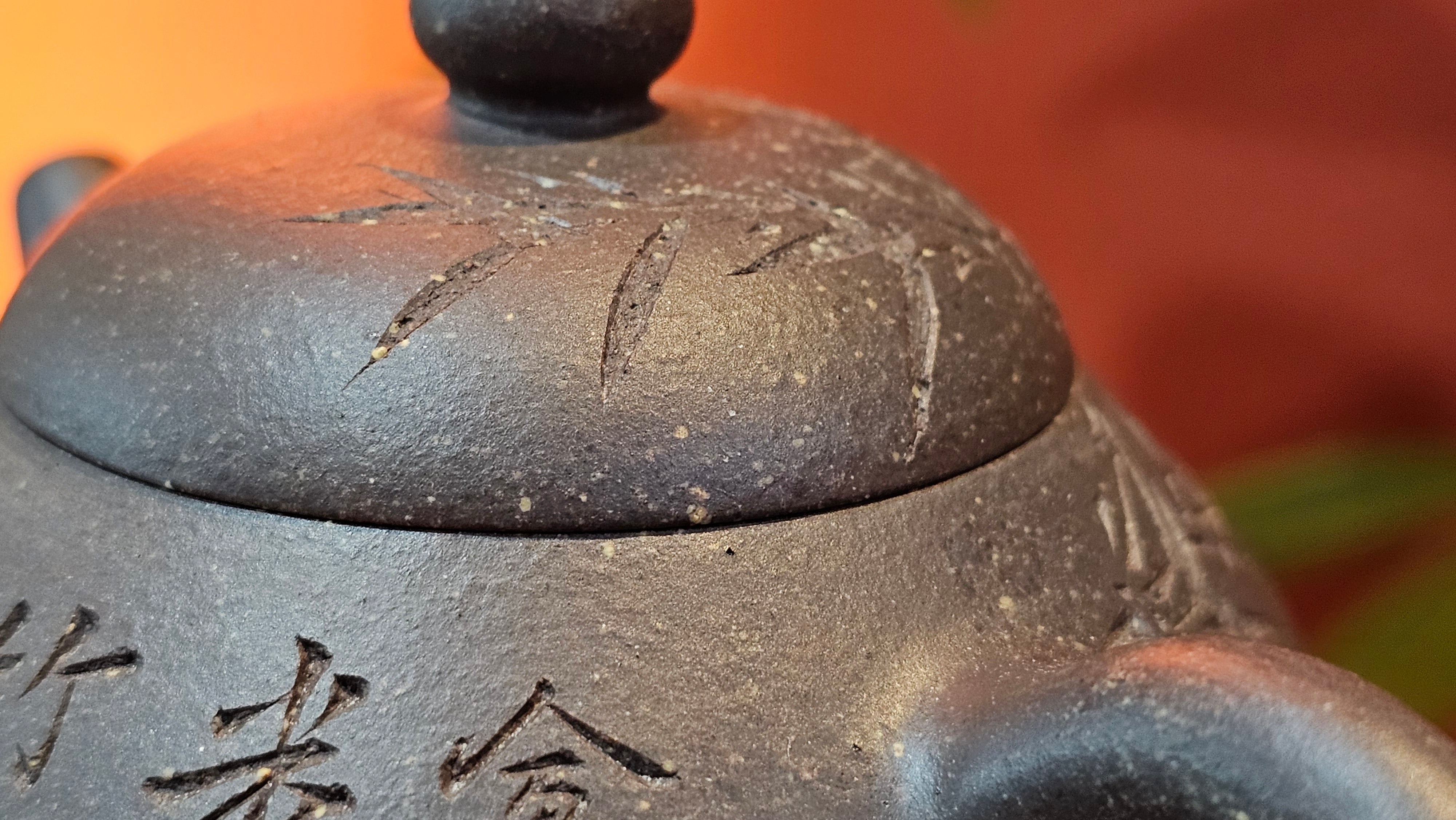 Du Zhi Hu《笃志壶》, 171.9ml, Hei Zi Ni 黑紫泥, by our Craftsman Zhang Huan 张欢, Calligraphy and Bamboo Engraving by Craftsman Yi Cheng 逸成 ~ !Congratulations to Ms M.L.!!1011hrs 8th August 2025, Phoenix, AZ!