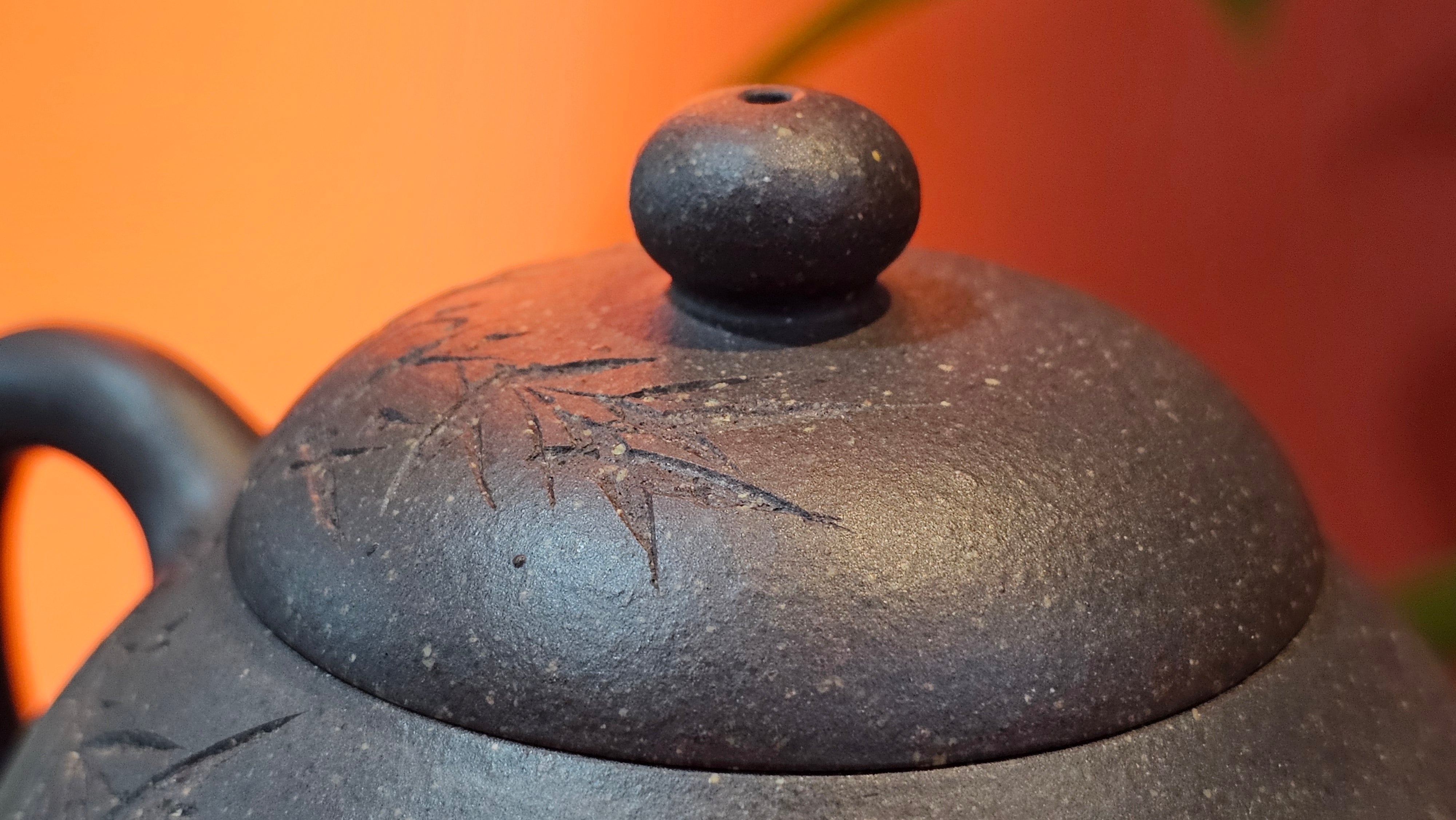 Du Zhi Hu《笃志壶》, 171.9ml, Hei Zi Ni 黑紫泥, by our Craftsman Zhang Huan 张欢, Calligraphy and Bamboo Engraving by Craftsman Yi Cheng 逸成 ~ !Congratulations to Ms M.L.!!1011hrs 8th August 2025, Phoenix, AZ!