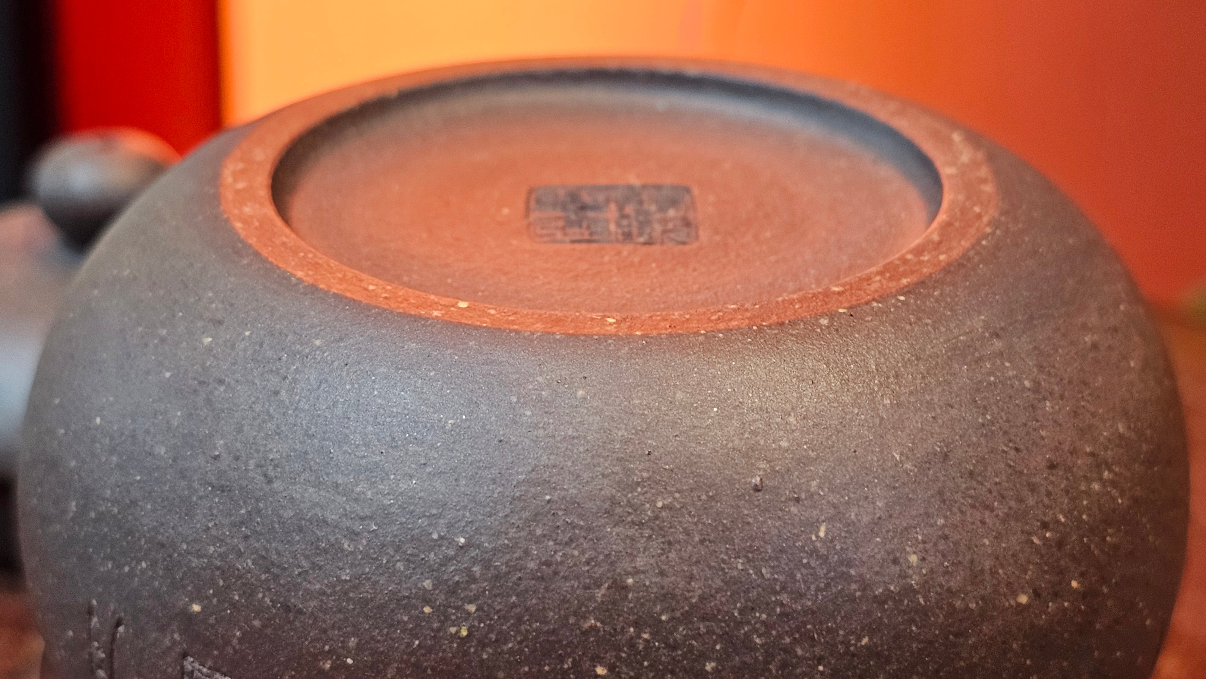 Du Zhi Hu《笃志壶》, 171.9ml, Hei Zi Ni 黑紫泥, by our Craftsman Zhang Huan 张欢, Calligraphy and Bamboo Engraving by Craftsman Yi Cheng 逸成 ~ !Congratulations to Ms M.L.!!1011hrs 8th August 2025, Phoenix, AZ!