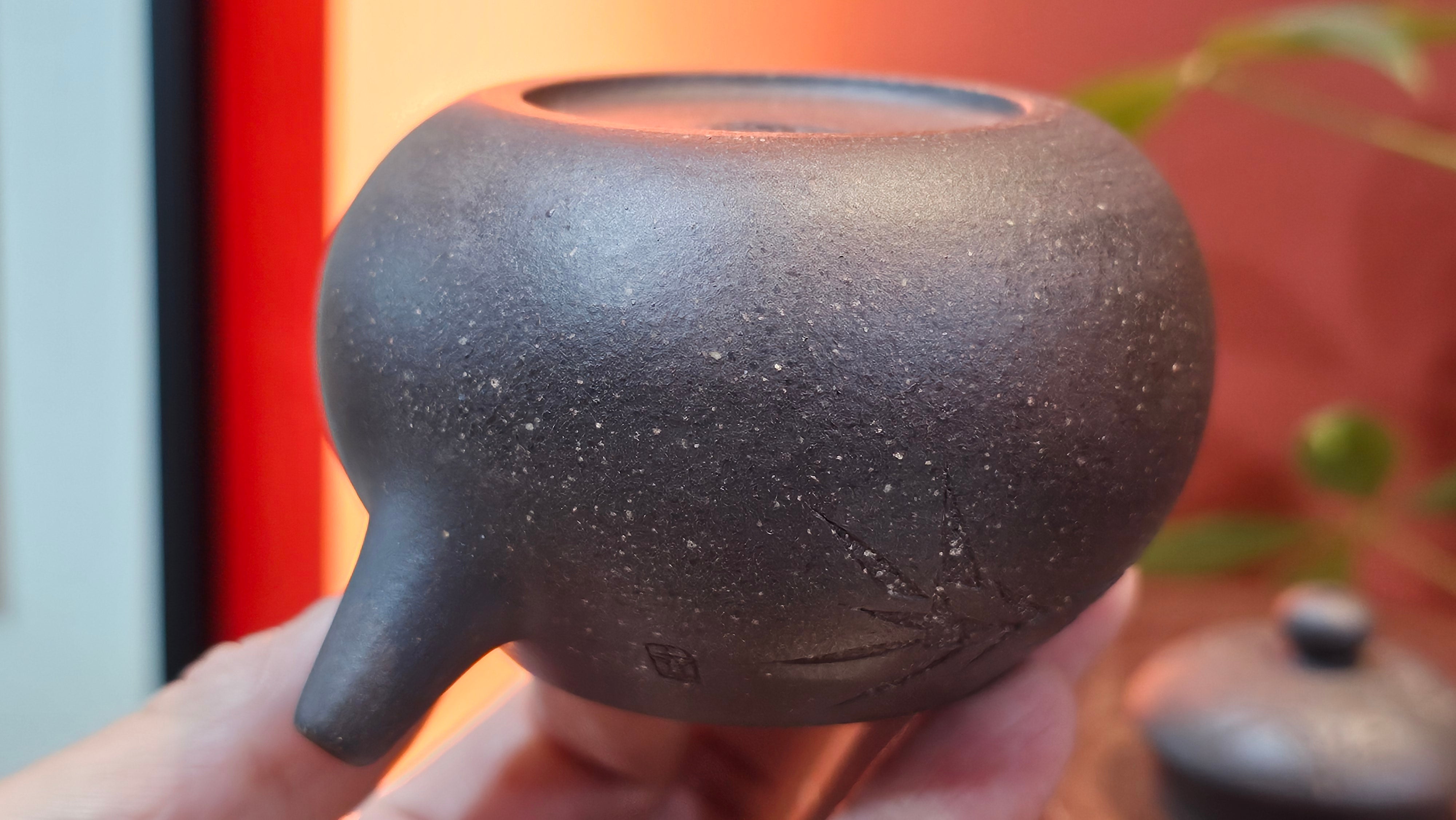 Du Zhi Hu《笃志壶》, 171.9ml, Hei Zi Ni 黑紫泥, by our Craftsman Zhang Huan 张欢, Calligraphy and Bamboo Engraving by Craftsman Yi Cheng 逸成 ~ !Congratulations to Ms M.L.!!1011hrs 8th August 2025, Phoenix, AZ!