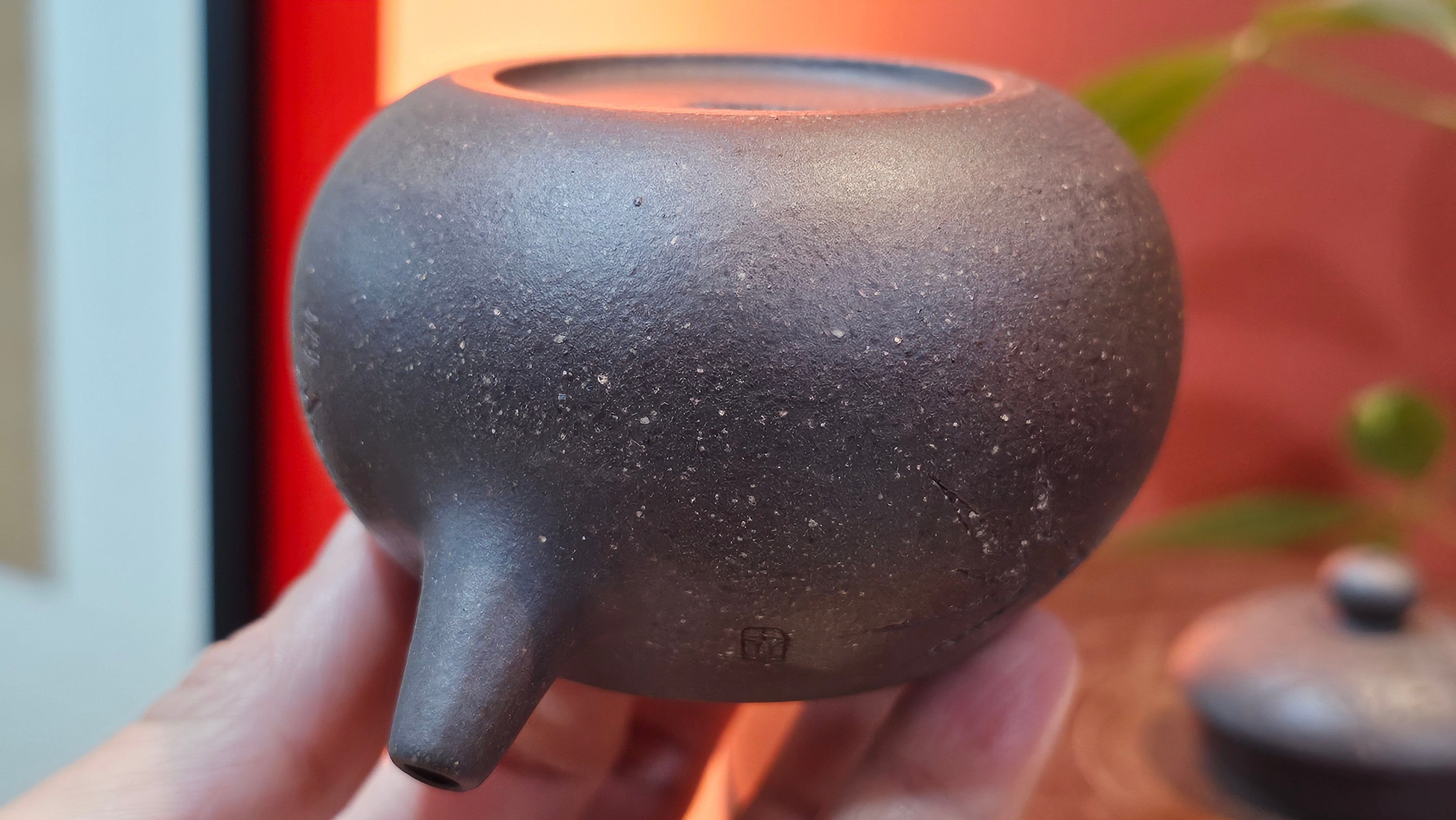 Du Zhi Hu《笃志壶》, 171.9ml, Hei Zi Ni 黑紫泥, by our Craftsman Zhang Huan 张欢, Calligraphy and Bamboo Engraving by Craftsman Yi Cheng 逸成 ~ !Congratulations to Ms M.L.!!1011hrs 8th August 2025, Phoenix, AZ!