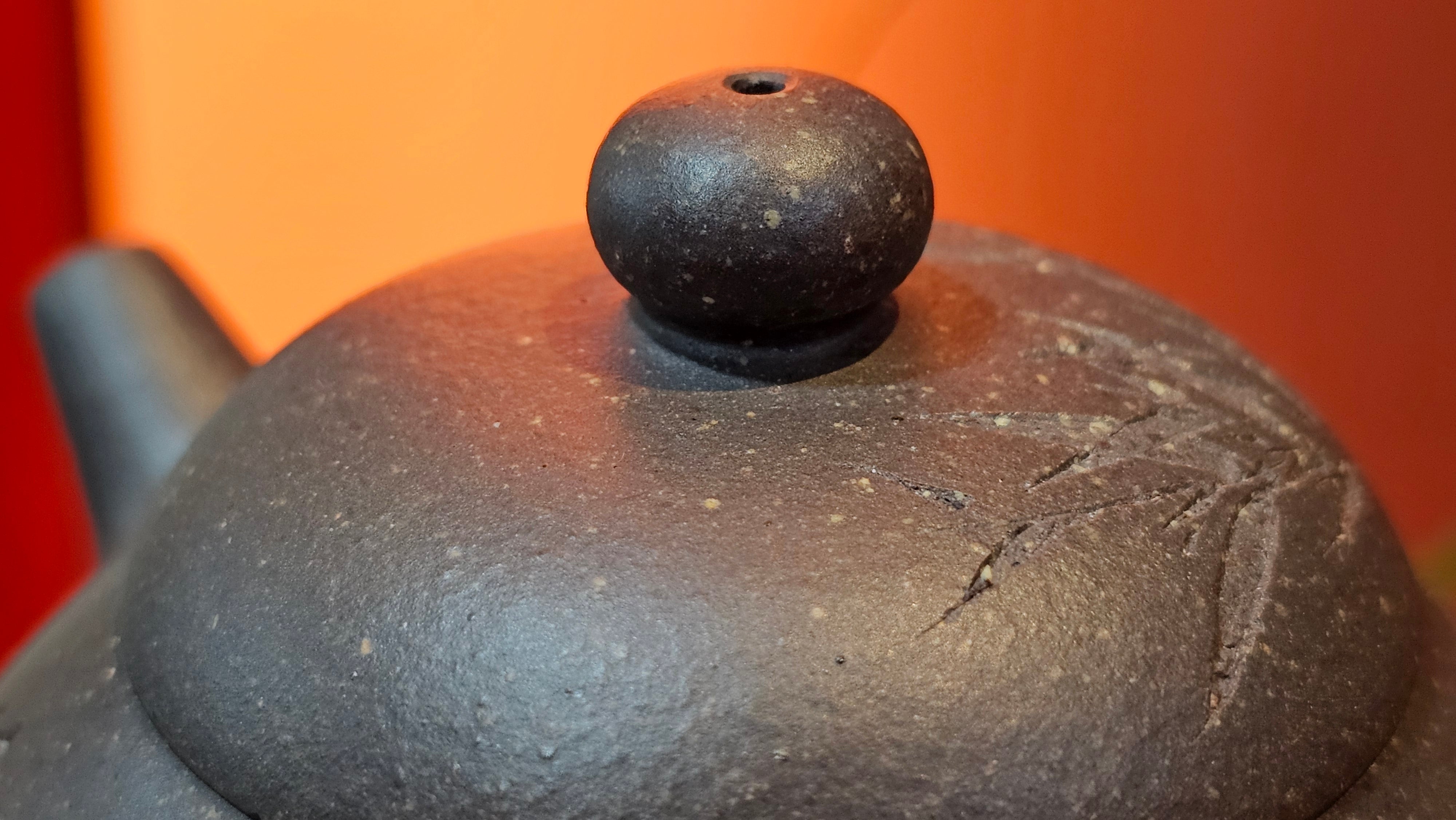 Du Zhi Hu《笃志壶》, 173.8ml, Hei Zi Ni 黑紫泥, by our Craftsman Zhang Huan 张欢, Calligraphy and Bamboo Engraving by Craftsman Yi Cheng 逸成 ~ Congratulations!to Ms A.R.! 1927hrs 8th August 2025! Ipswich, England🇬🇧.