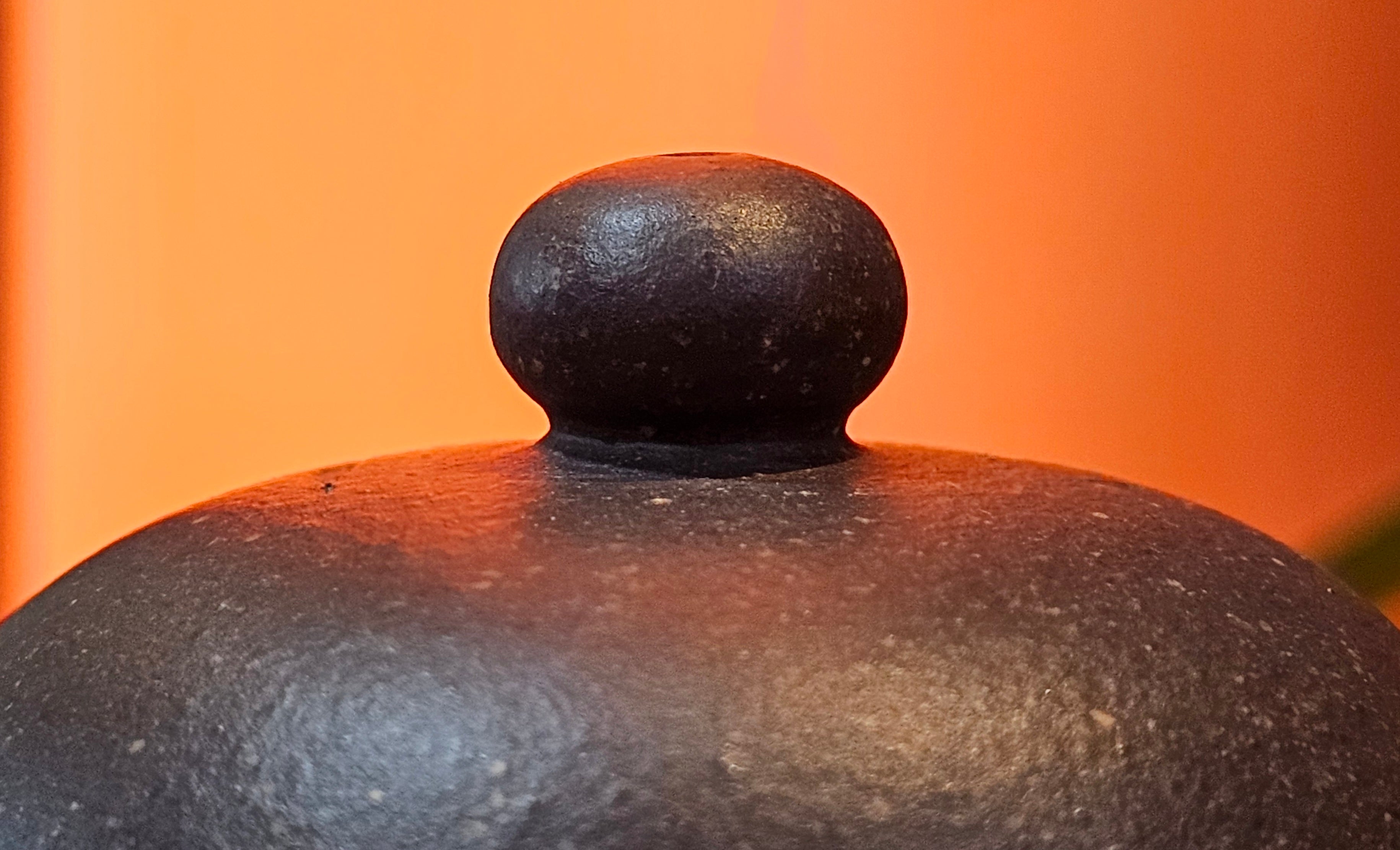 Du Zhi Hu《笃志壶》, 173.8ml, Hei Zi Ni 黑紫泥, by our Craftsman Zhang Huan 张欢, Calligraphy and Bamboo Engraving by Craftsman Yi Cheng 逸成 ~ Congratulations!to Ms A.R.! 1927hrs 8th August 2025! Ipswich, England🇬🇧.