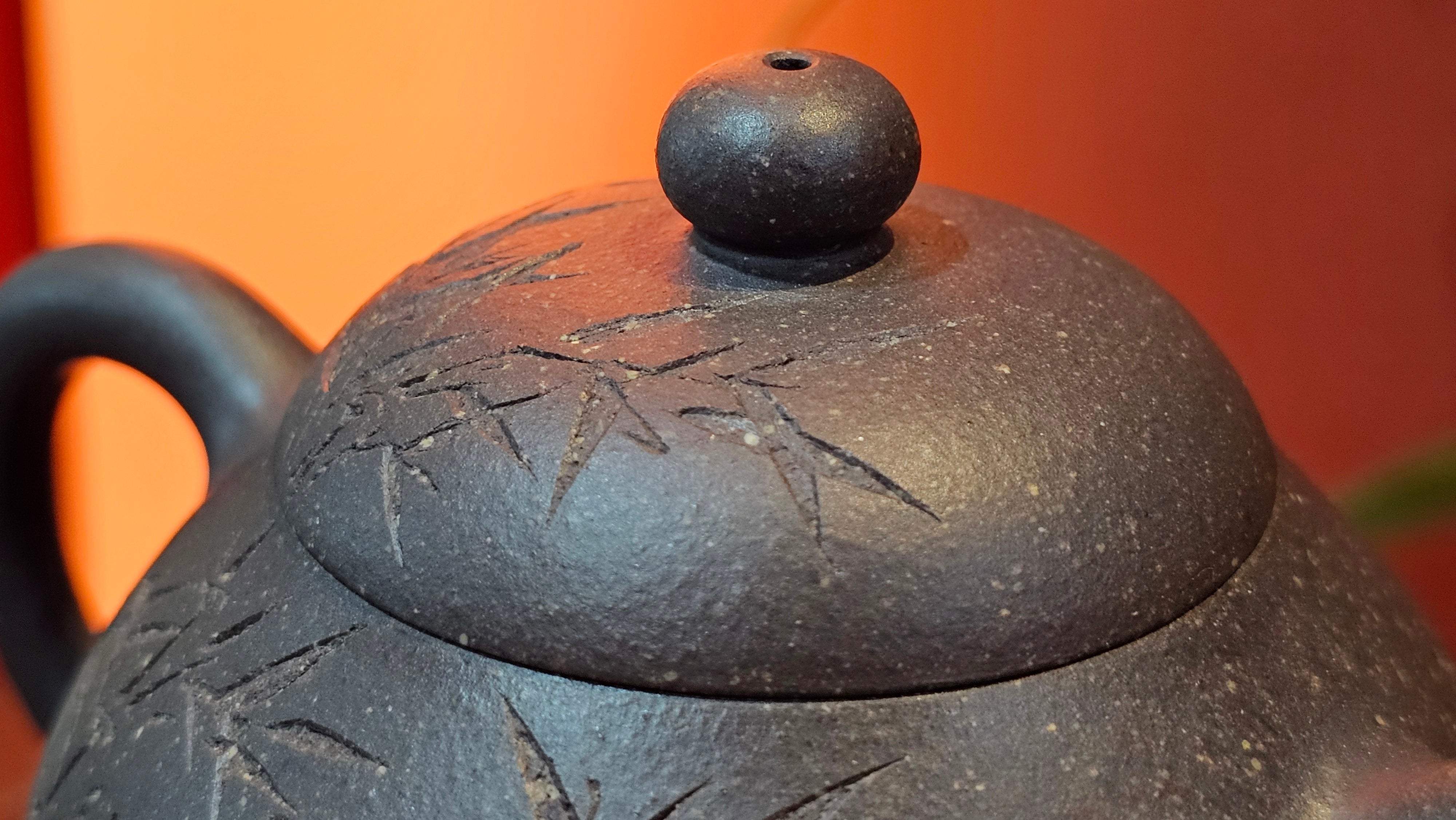 Du Zhi Hu《笃志壶》, 173.8ml, Hei Zi Ni 黑紫泥, by our Craftsman Zhang Huan 张欢, Calligraphy and Bamboo Engraving by Craftsman Yi Cheng 逸成 ~ Congratulations!to Ms A.R.! 1927hrs 8th August 2025! Ipswich, England🇬🇧.