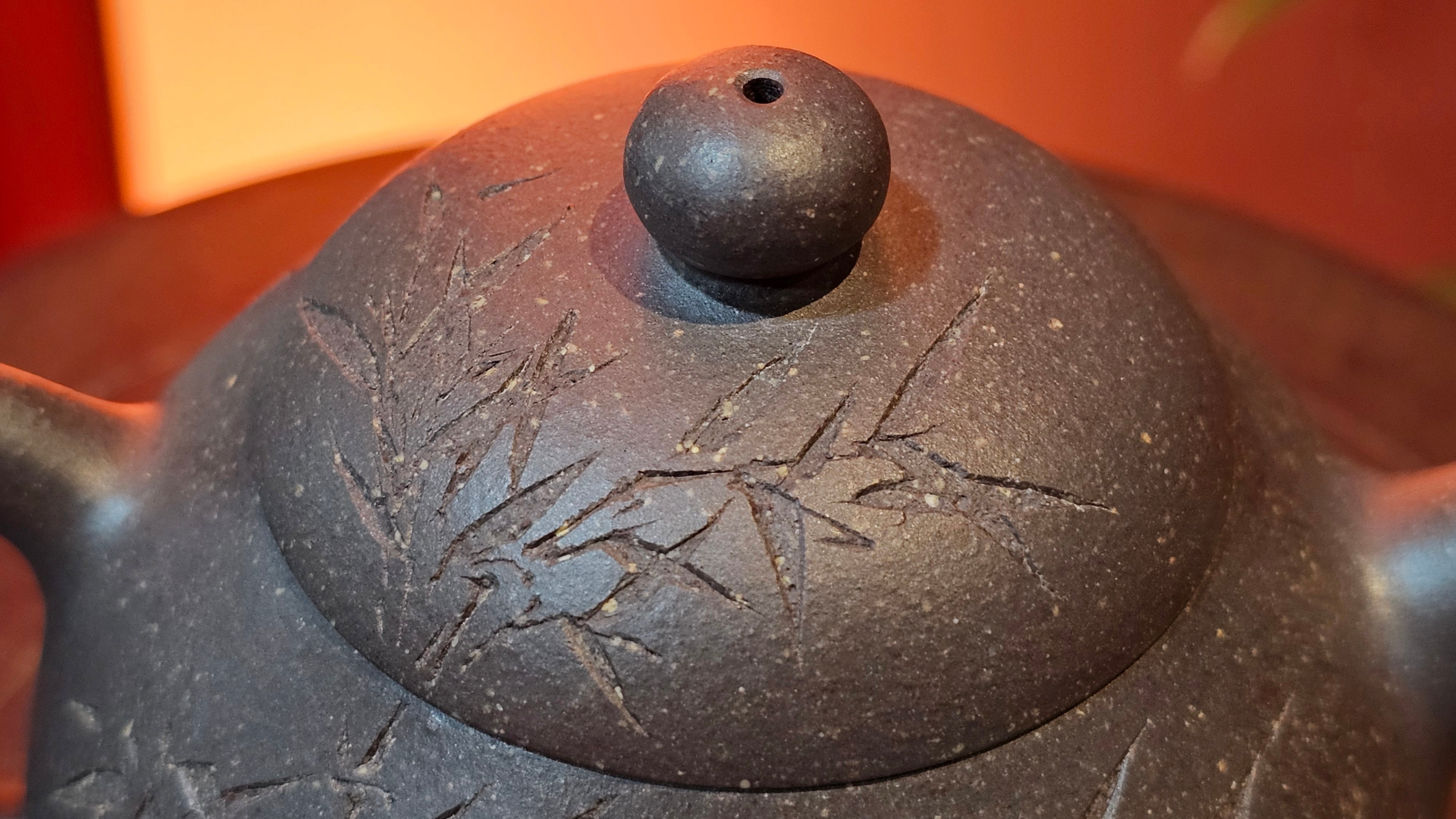 Du Zhi Hu《笃志壶》, 173.8ml, Hei Zi Ni 黑紫泥, by our Craftsman Zhang Huan 张欢, Calligraphy and Bamboo Engraving by Craftsman Yi Cheng 逸成 ~ Congratulations!to Ms A.R.! 1927hrs 8th August 2025! Ipswich, England🇬🇧.