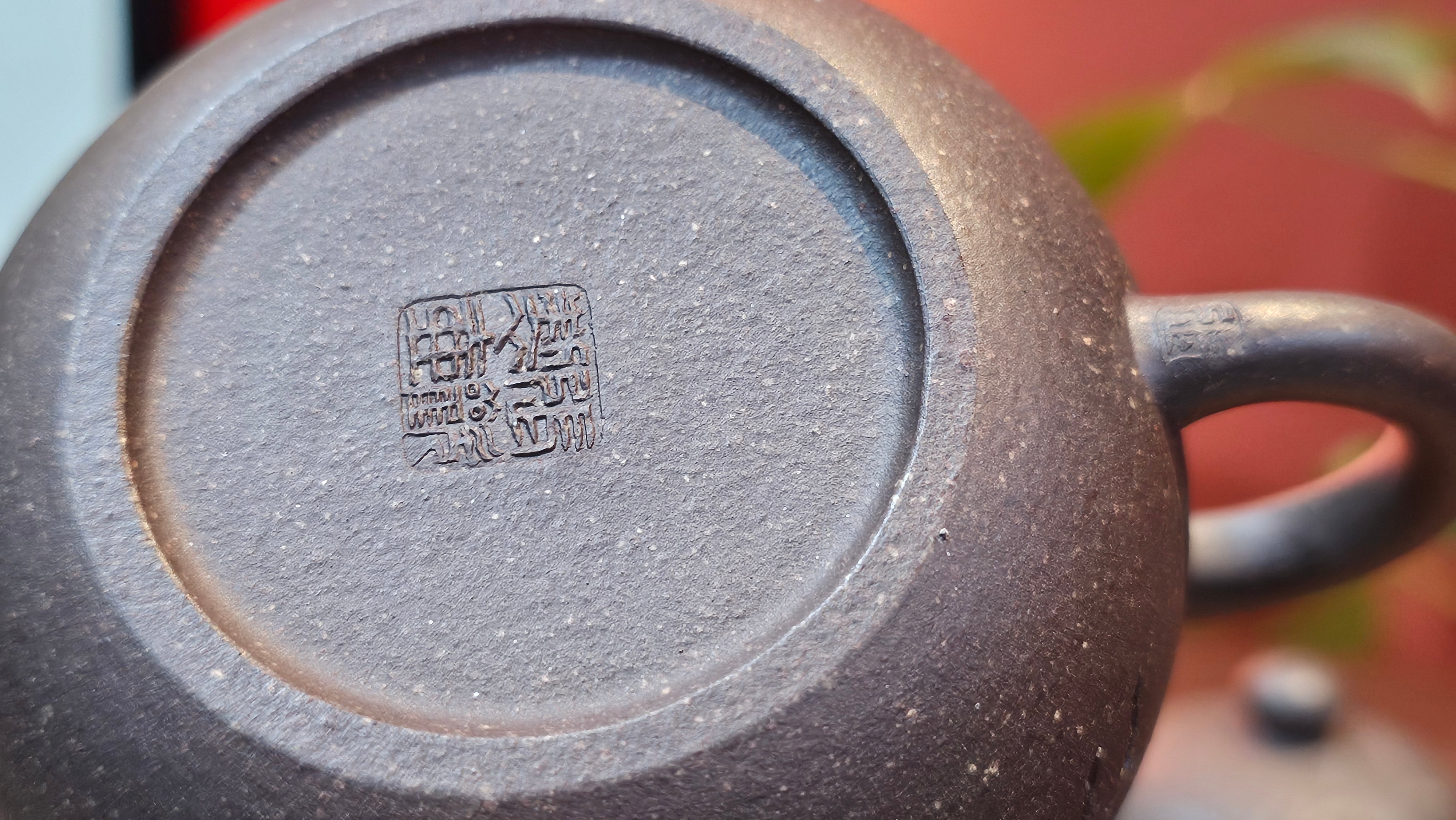 Du Zhi Hu《笃志壶》, 173.8ml, Hei Zi Ni 黑紫泥, by our Craftsman Zhang Huan 张欢, Calligraphy and Bamboo Engraving by Craftsman Yi Cheng 逸成 ~ Congratulations!to Ms A.R.! 1927hrs 8th August 2025! Ipswich, England🇬🇧.