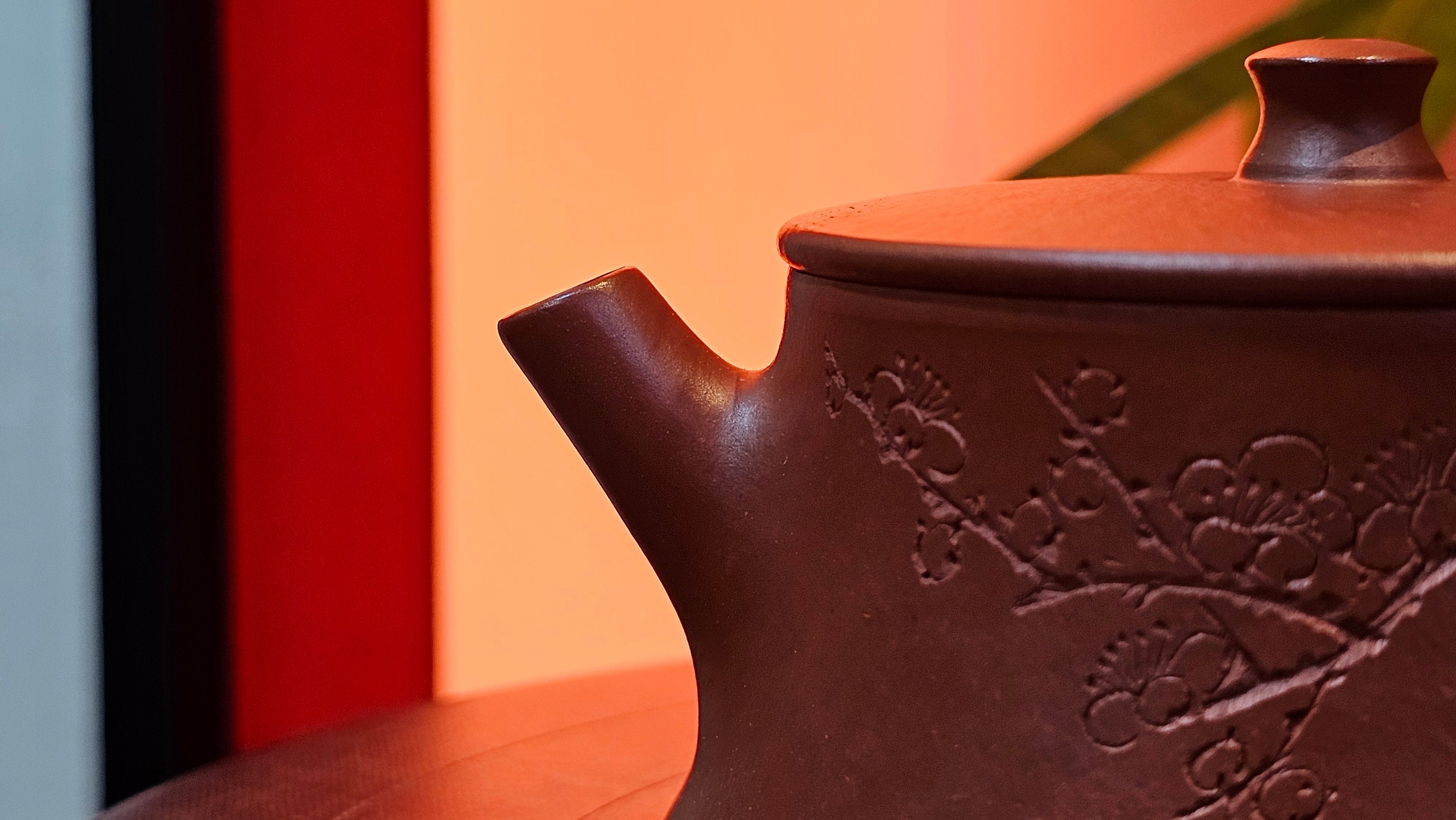 Yun Zhu 云柱 "Pillar of the Heavens", 138.1ml, Xiao Mei Yao Zhu Ni, by our Collaborative Craftsman Wang Hui 王慧 ~ "梅开五福" and Plum Blossoms Engraving by Craftsman Yi De Shu 一德书 ~ Congratulations to!Tea Sommr A.M., 1238hrs 16th August 2025, Padua, Italy🇮🇹!