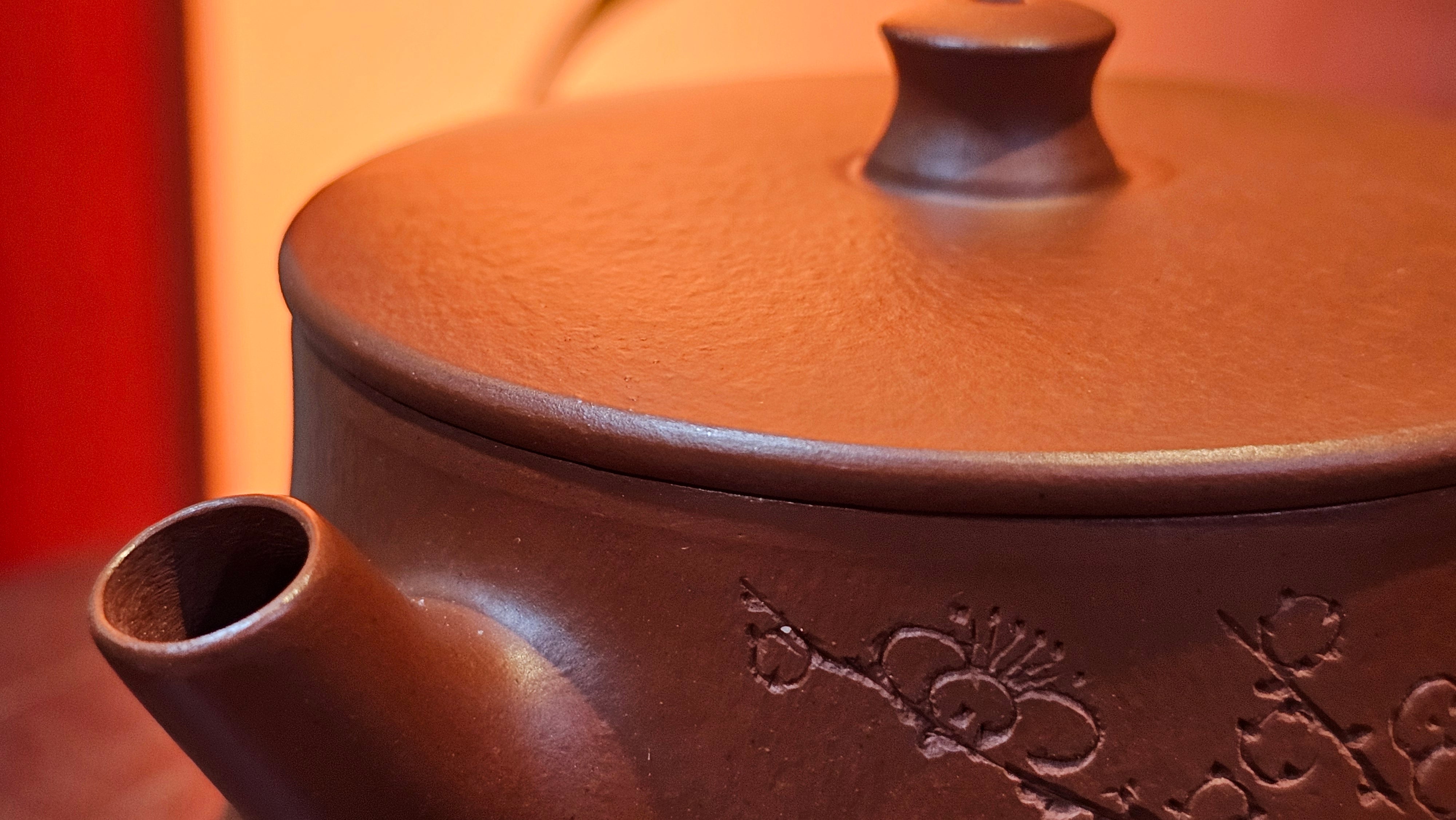 Yun Zhu 云柱 "Pillar of the Heavens", 138.1ml, Xiao Mei Yao Zhu Ni, by our Collaborative Craftsman Wang Hui 王慧 ~ "梅开五福" and Plum Blossoms Engraving by Craftsman Yi De Shu 一德书 ~ Congratulations to!Tea Sommr A.M., 1238hrs 16th August 2025, Padua, Italy🇮🇹!