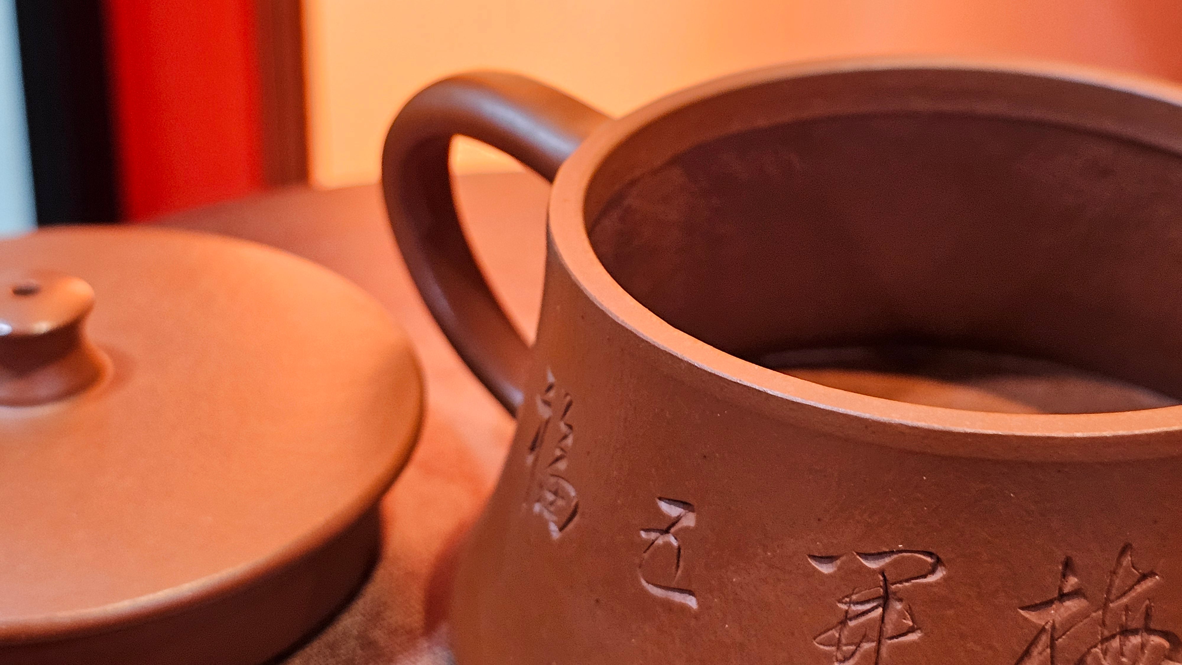 Yun Zhu 云柱 "Pillar of the Heavens", 138.1ml, Xiao Mei Yao Zhu Ni, by our Collaborative Craftsman Wang Hui 王慧 ~ "梅开五福" and Plum Blossoms Engraving by Craftsman Yi De Shu 一德书 ~ Congratulations to!Tea Sommr A.M., 1238hrs 16th August 2025, Padua, Italy🇮🇹!