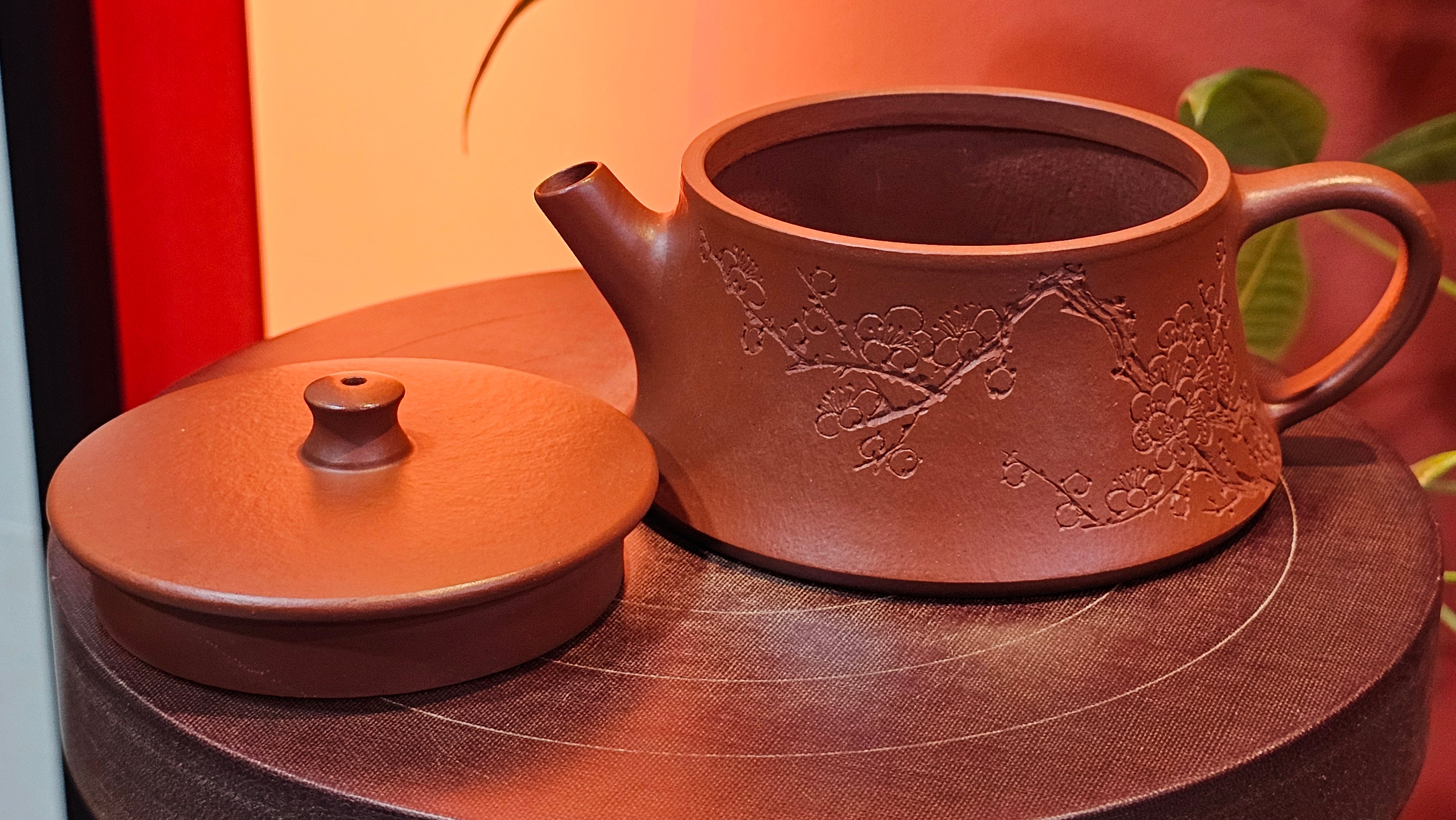 Yun Zhu 云柱 "Pillar of the Heavens", 138.1ml, Xiao Mei Yao Zhu Ni, by our Collaborative Craftsman Wang Hui 王慧 ~ "梅开五福" and Plum Blossoms Engraving by Craftsman Yi De Shu 一德书 ~ Congratulations to!Tea Sommr A.M., 1238hrs 16th August 2025, Padua, Italy🇮🇹!