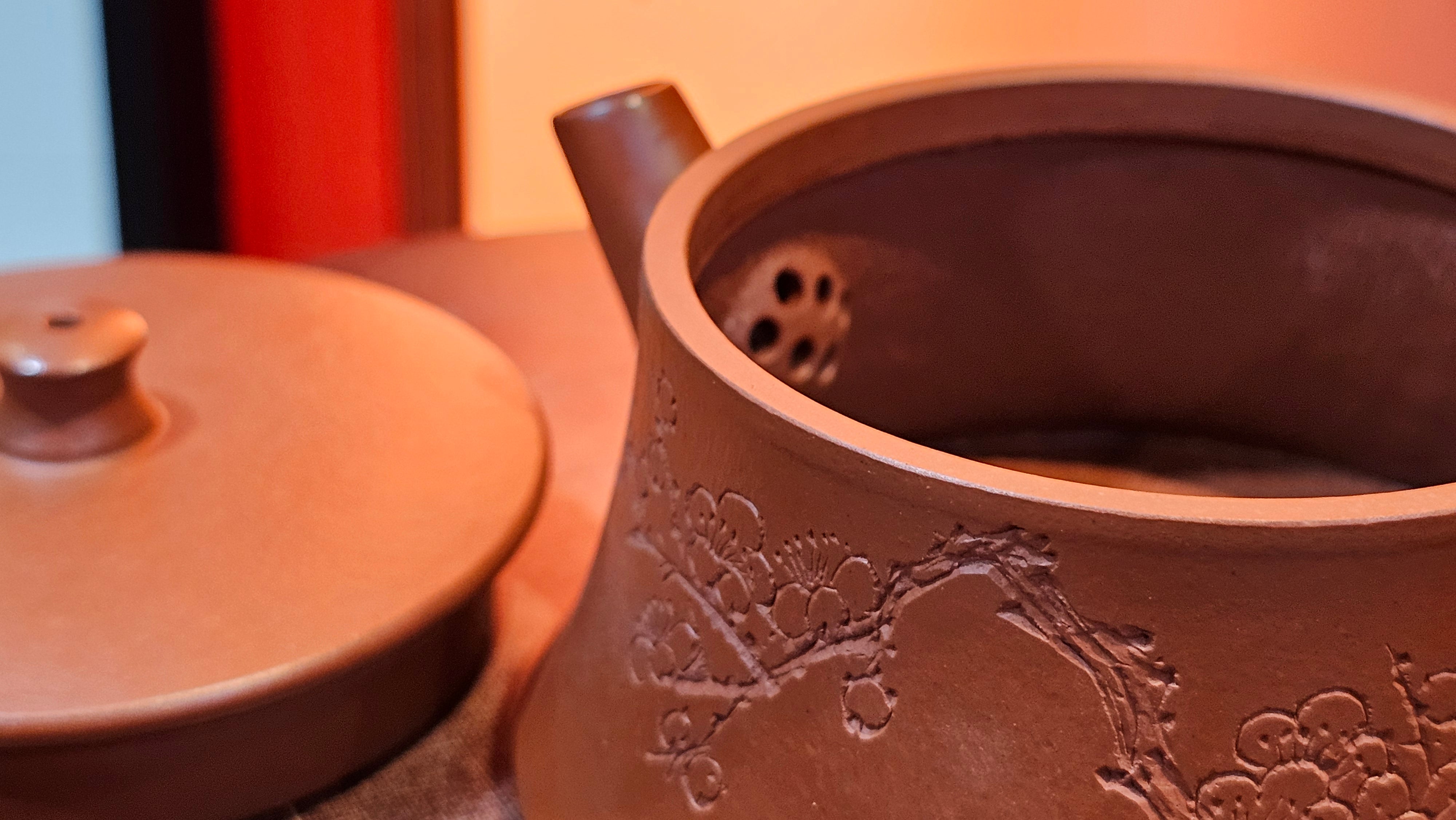 Yun Zhu 云柱 "Pillar of the Heavens", 138.1ml, Xiao Mei Yao Zhu Ni, by our Collaborative Craftsman Wang Hui 王慧 ~ "梅开五福" and Plum Blossoms Engraving by Craftsman Yi De Shu 一德书 ~ Congratulations to!Tea Sommr A.M., 1238hrs 16th August 2025, Padua, Italy🇮🇹!