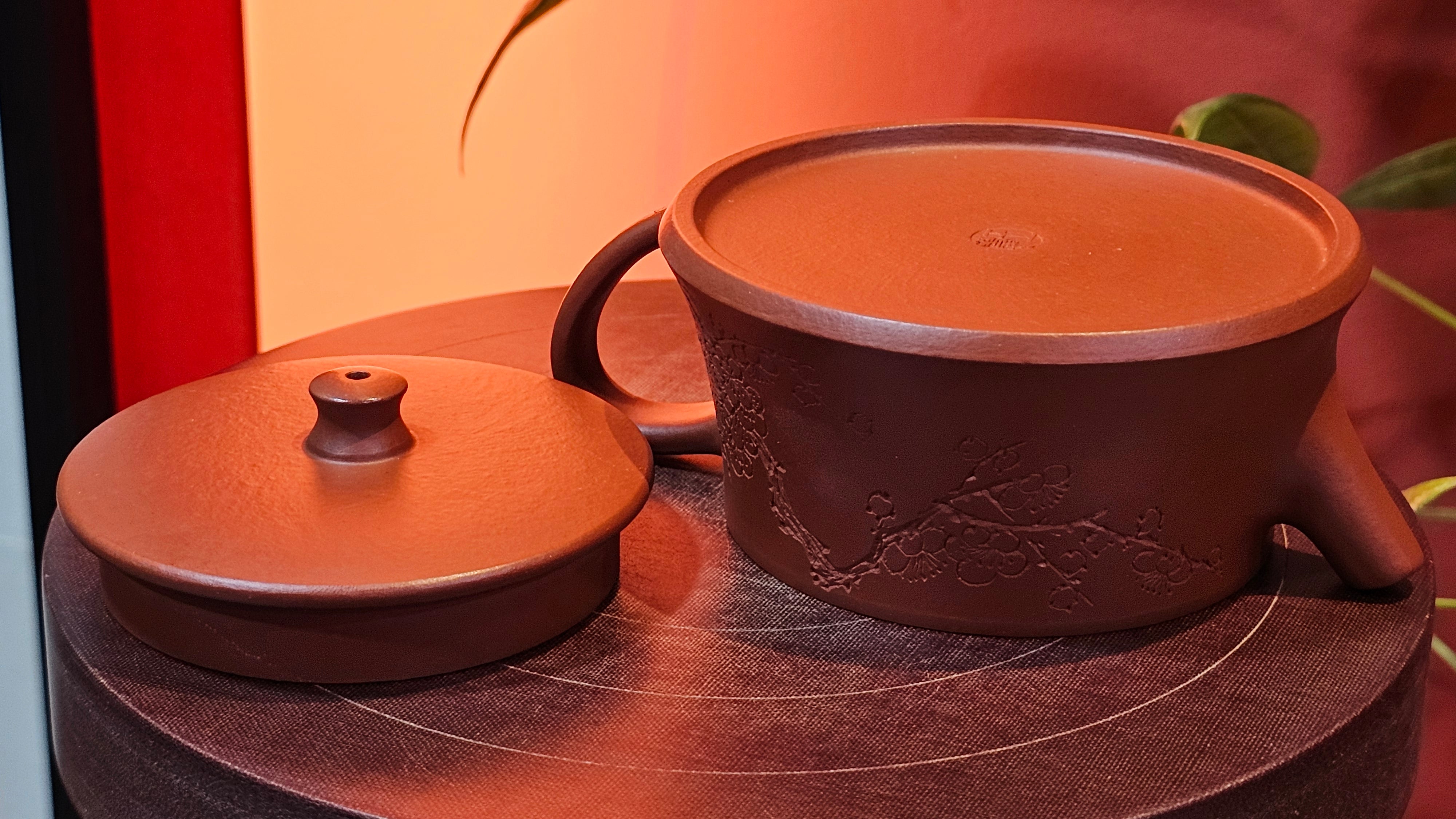 Yun Zhu 云柱 "Pillar of the Heavens", 138.1ml, Xiao Mei Yao Zhu Ni, by our Collaborative Craftsman Wang Hui 王慧 ~ "梅开五福" and Plum Blossoms Engraving by Craftsman Yi De Shu 一德书 ~ Congratulations to!Tea Sommr A.M., 1238hrs 16th August 2025, Padua, Italy🇮🇹!