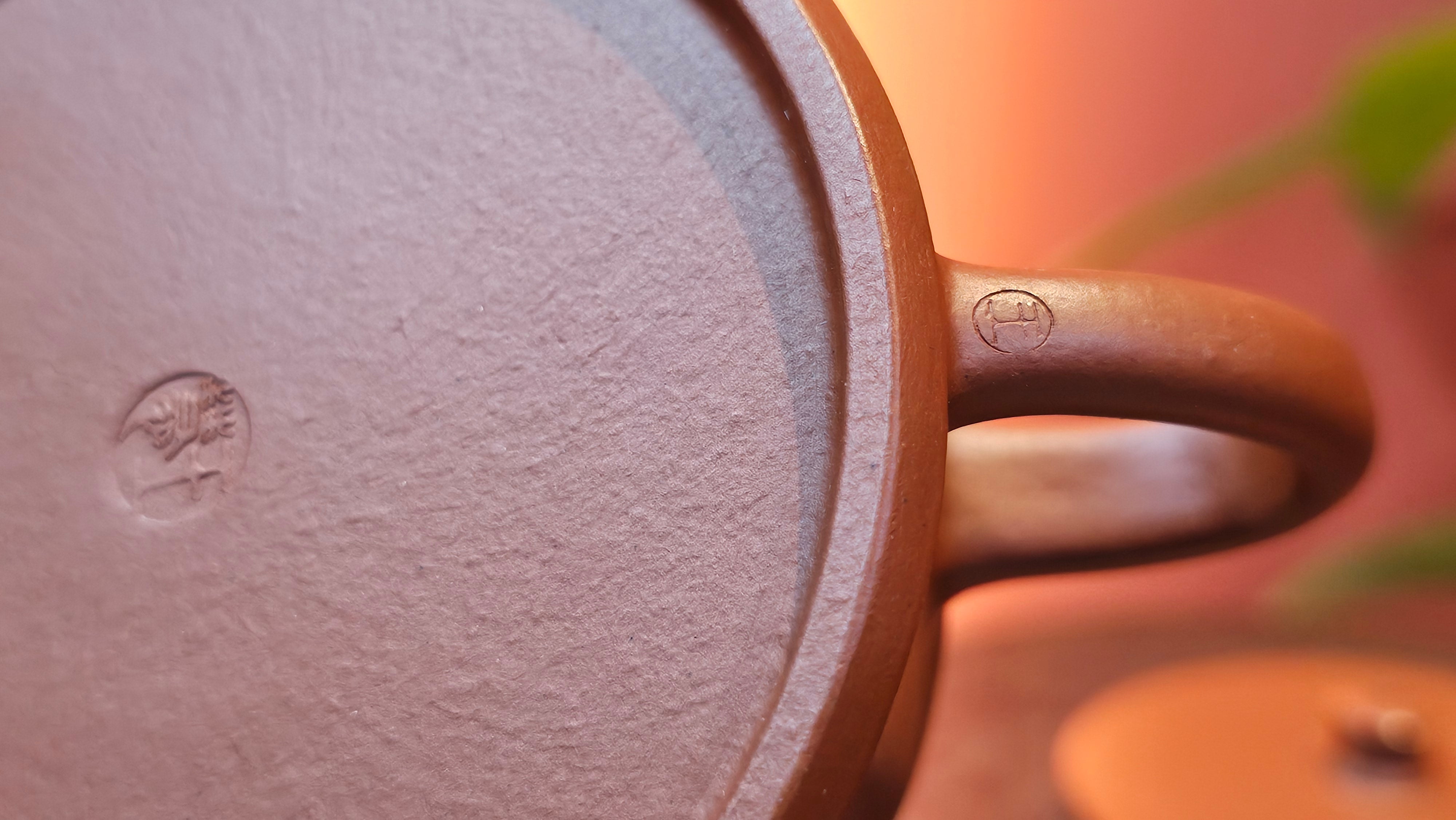 Yun Zhu 云柱 "Pillar of the Heavens", 138.1ml, Xiao Mei Yao Zhu Ni, by our Collaborative Craftsman Wang Hui 王慧 ~ "梅开五福" and Plum Blossoms Engraving by Craftsman Yi De Shu 一德书 ~ Congratulations to!Tea Sommr A.M., 1238hrs 16th August 2025, Padua, Italy🇮🇹!