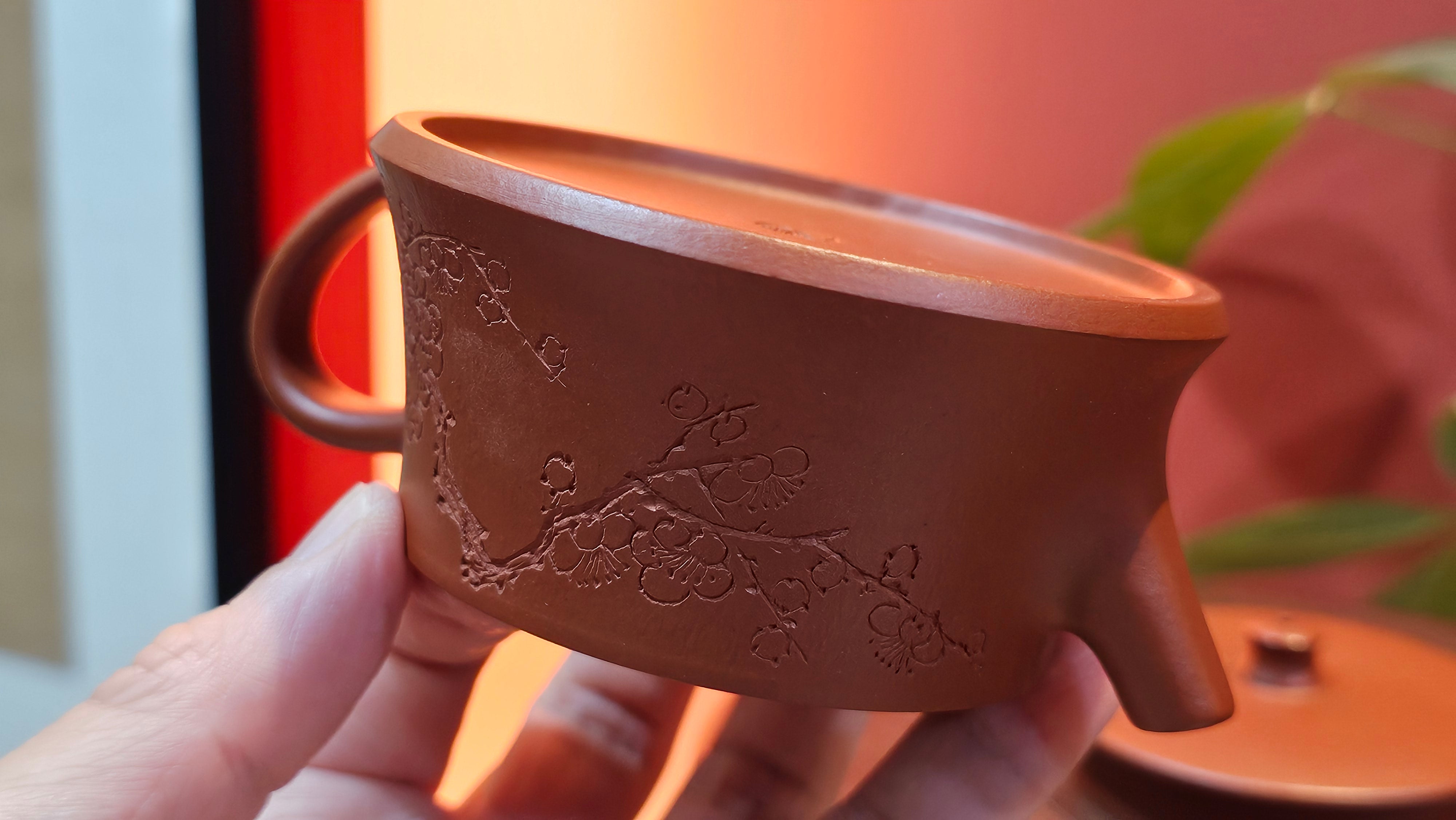 Yun Zhu 云柱 "Pillar of the Heavens", 138.1ml, Xiao Mei Yao Zhu Ni, by our Collaborative Craftsman Wang Hui 王慧 ~ "梅开五福" and Plum Blossoms Engraving by Craftsman Yi De Shu 一德书 ~ Congratulations to!Tea Sommr A.M., 1238hrs 16th August 2025, Padua, Italy🇮🇹!