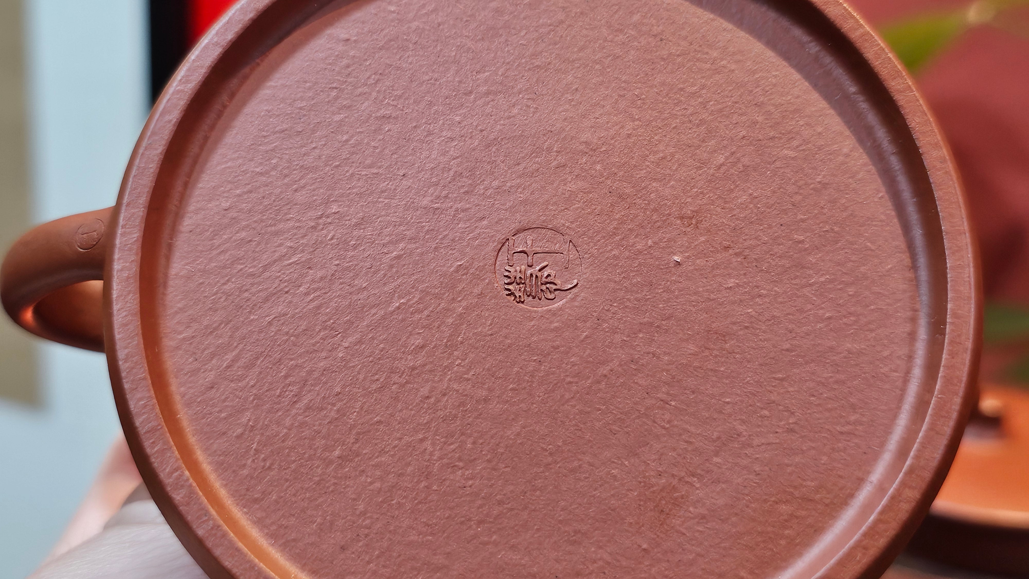 Yun Zhu 云柱 "Pillar of the Heavens", 138.1ml, Xiao Mei Yao Zhu Ni, by our Collaborative Craftsman Wang Hui 王慧 ~ "梅开五福" and Plum Blossoms Engraving by Craftsman Yi De Shu 一德书 ~ Congratulations to!Tea Sommr A.M., 1238hrs 16th August 2025, Padua, Italy🇮🇹!