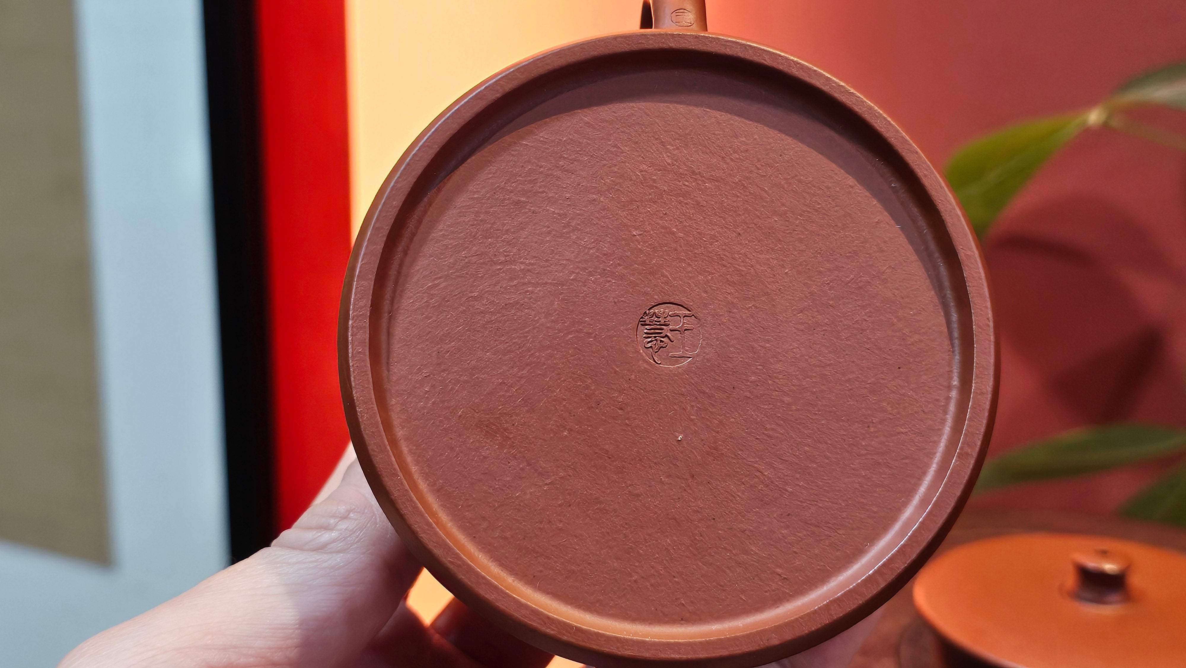 Yun Zhu 云柱 "Pillar of the Heavens", 138.1ml, Xiao Mei Yao Zhu Ni, by our Collaborative Craftsman Wang Hui 王慧 ~ "梅开五福" and Plum Blossoms Engraving by Craftsman Yi De Shu 一德书 ~ Congratulations to!Tea Sommr A.M., 1238hrs 16th August 2025, Padua, Italy🇮🇹!