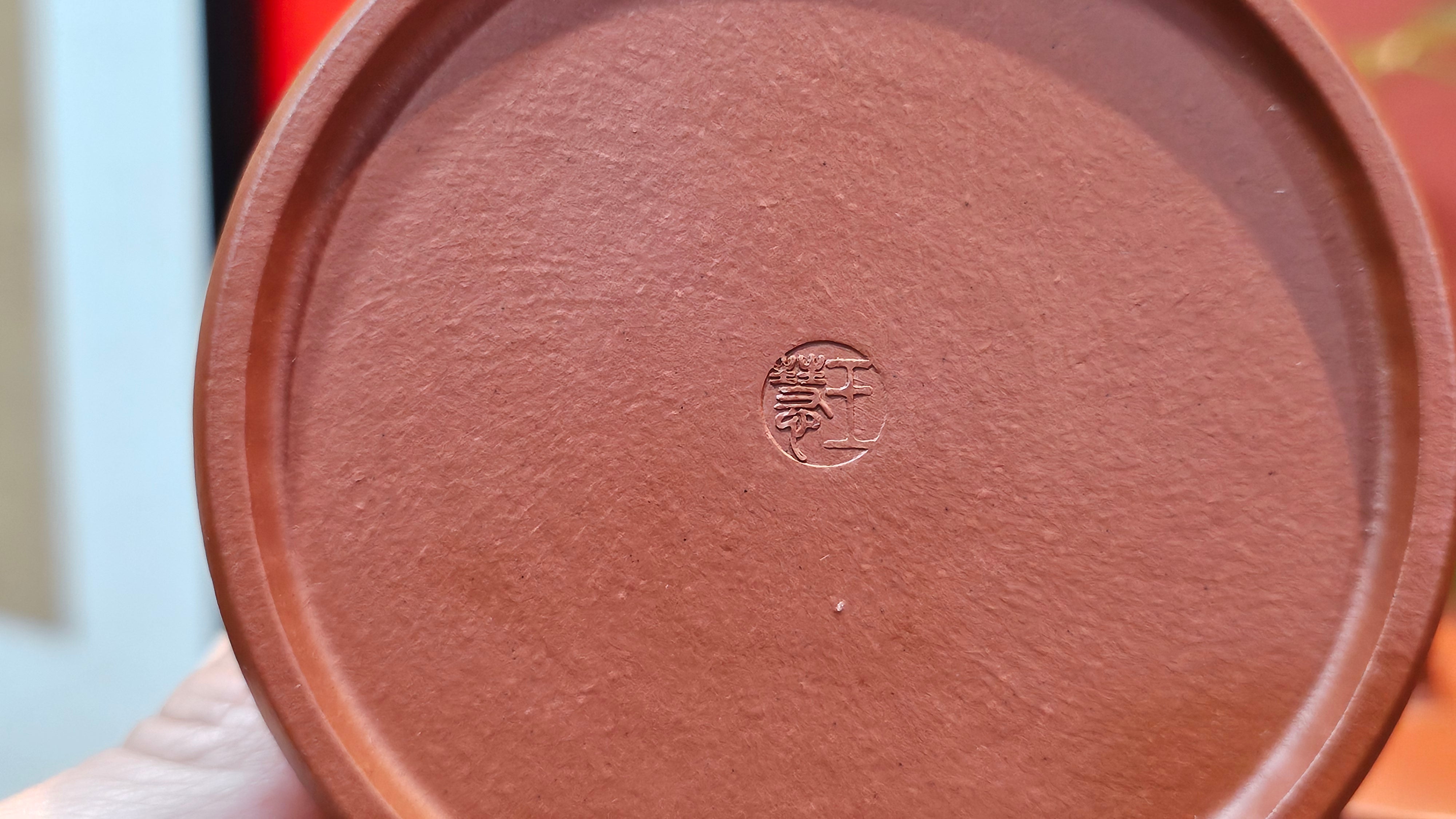 Yun Zhu 云柱 "Pillar of the Heavens", 138.1ml, Xiao Mei Yao Zhu Ni, by our Collaborative Craftsman Wang Hui 王慧 ~ "梅开五福" and Plum Blossoms Engraving by Craftsman Yi De Shu 一德书 ~ Congratulations to!Tea Sommr A.M., 1238hrs 16th August 2025, Padua, Italy🇮🇹!