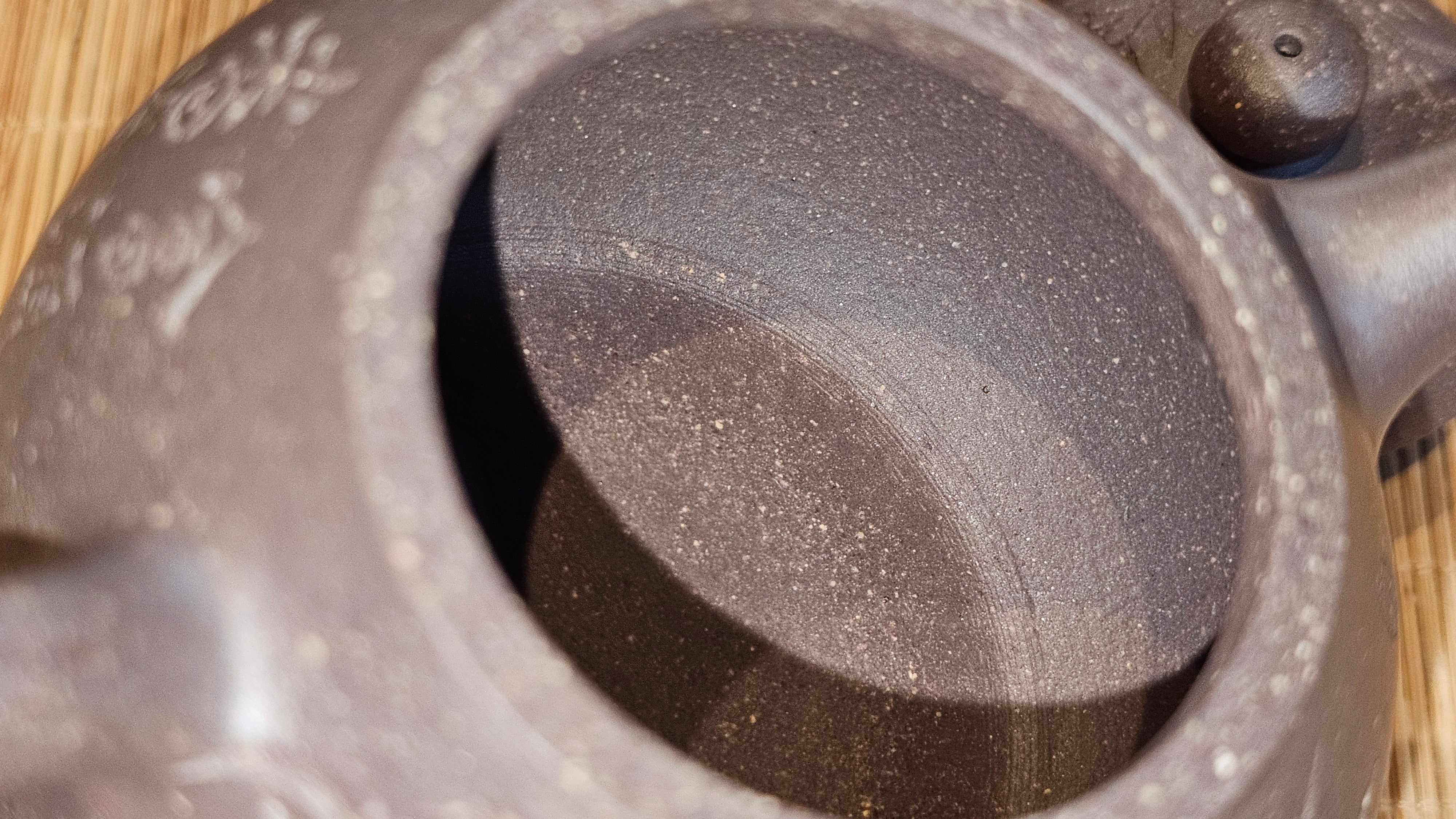 Du Zhi Hu《笃志壶》, 171.9ml, Hei Zi Ni 黑紫泥, by our Craftsman Zhang Huan 张欢, Calligraphy and Bamboo Engraving by Craftsman Yi Cheng 逸成 ~ !Congratulations to Ms M.L.!!1011hrs 8th August 2025, Phoenix, AZ!