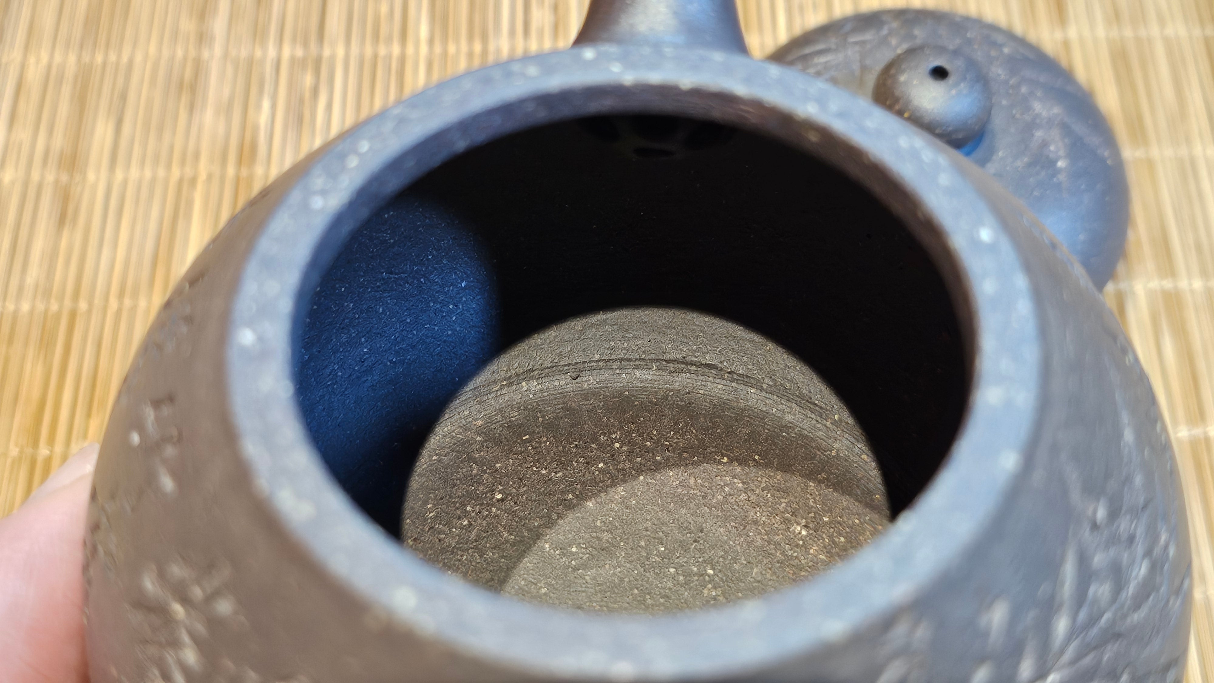 Du Zhi Hu《笃志壶》, 171.9ml, Hei Zi Ni 黑紫泥, by our Craftsman Zhang Huan 张欢, Calligraphy and Bamboo Engraving by Craftsman Yi Cheng 逸成 ~ !Congratulations to Ms M.L.!!1011hrs 8th August 2025, Phoenix, AZ!