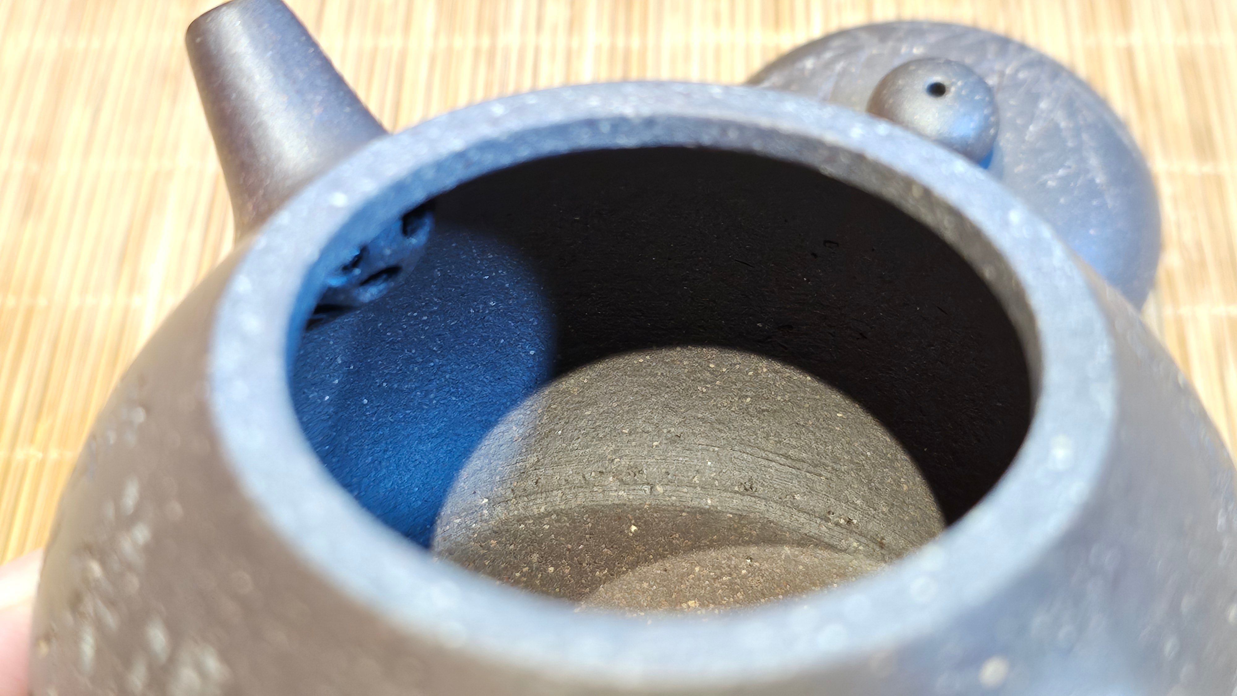 Du Zhi Hu《笃志壶》, 173.8ml, Hei Zi Ni 黑紫泥, by our Craftsman Zhang Huan 张欢, Calligraphy and Bamboo Engraving by Craftsman Yi Cheng 逸成 ~ Congratulations!to Ms A.R.! 1927hrs 8th August 2025! Ipswich, England🇬🇧.