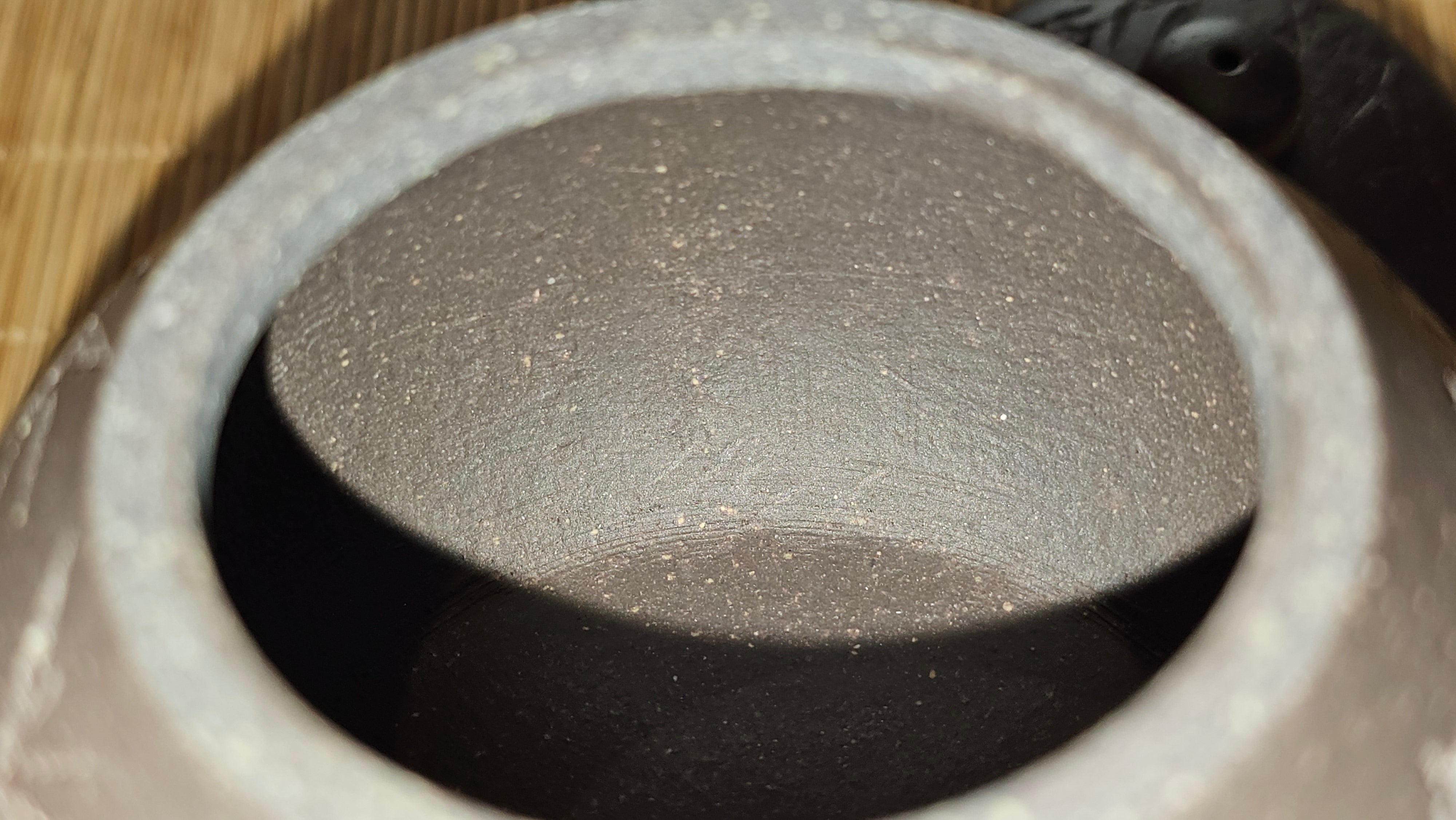 Du Zhi Hu《笃志壶》, 173.8ml, Hei Zi Ni 黑紫泥, by our Craftsman Zhang Huan 张欢, Calligraphy and Bamboo Engraving by Craftsman Yi Cheng 逸成 ~ Congratulations!to Ms A.R.! 1927hrs 8th August 2025! Ipswich, England🇬🇧.