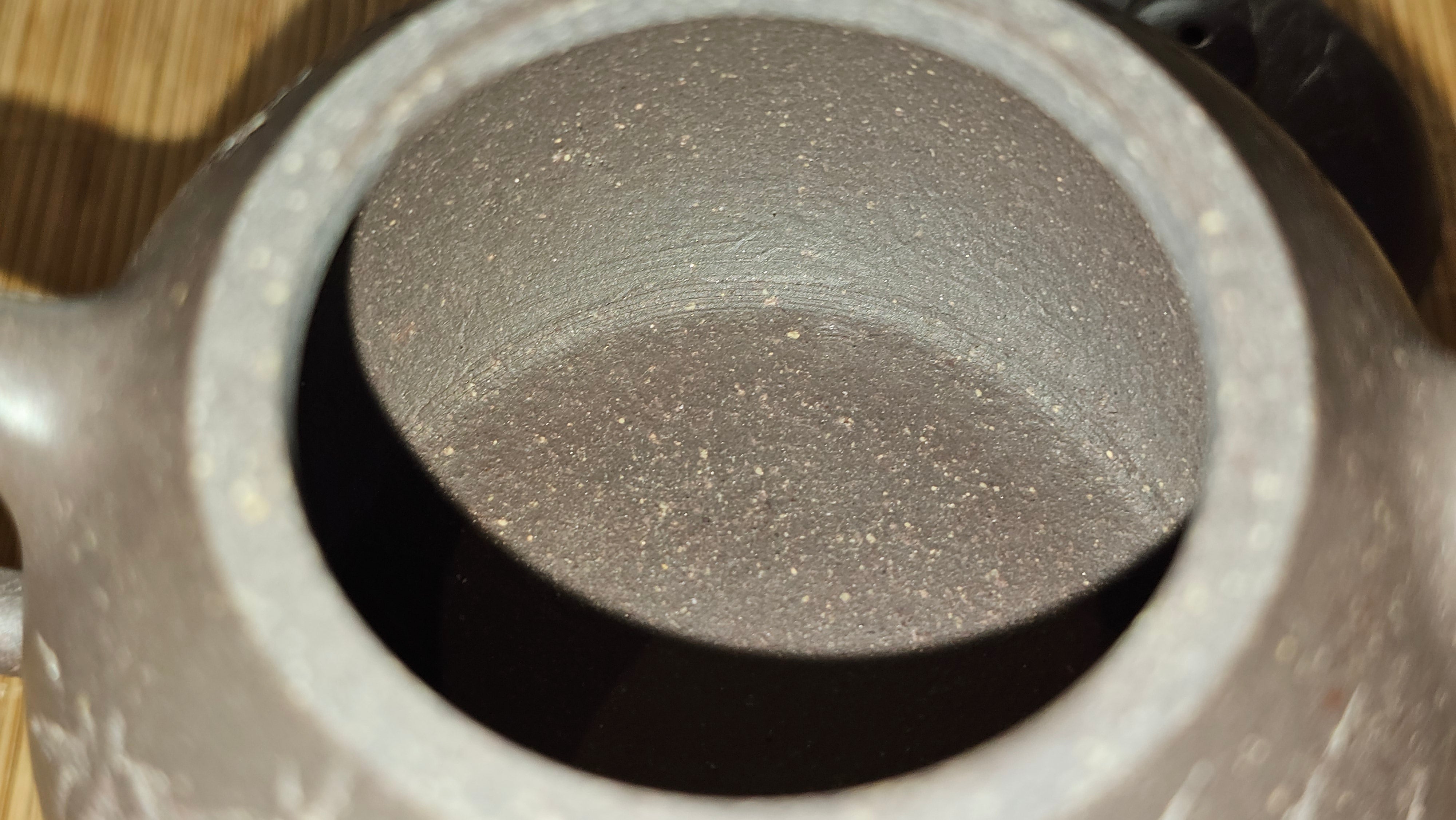 Du Zhi Hu《笃志壶》, 173.8ml, Hei Zi Ni 黑紫泥, by our Craftsman Zhang Huan 张欢, Calligraphy and Bamboo Engraving by Craftsman Yi Cheng 逸成 ~ Congratulations!to Ms A.R.! 1927hrs 8th August 2025! Ipswich, England🇬🇧.