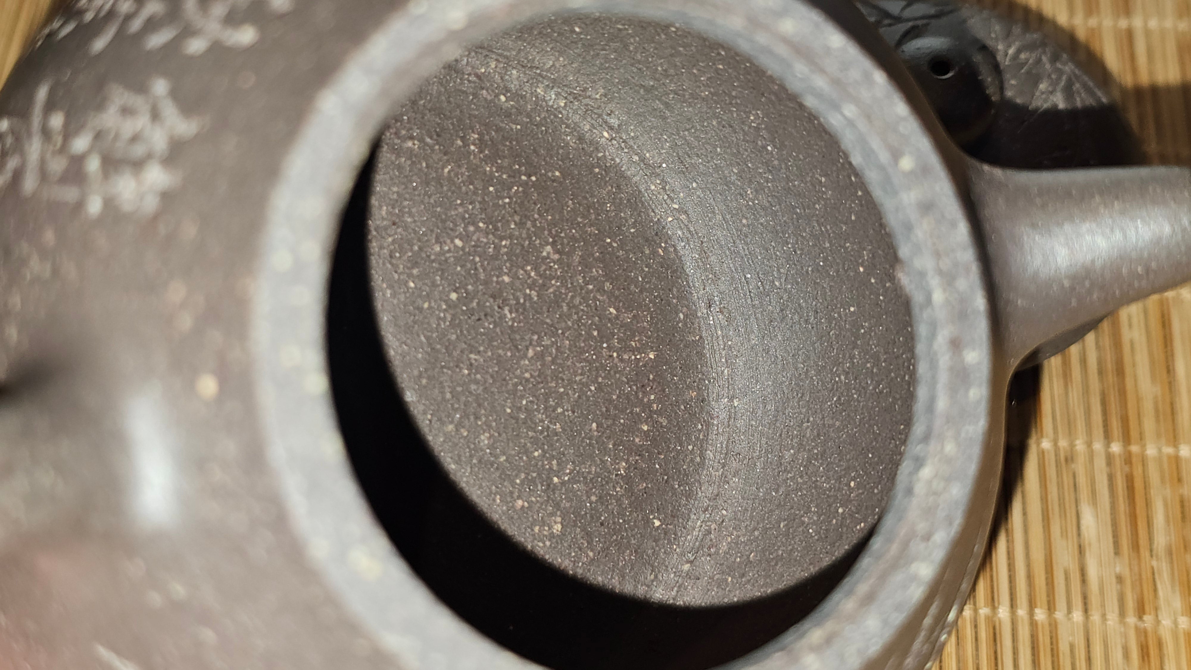 Du Zhi Hu《笃志壶》, 173.8ml, Hei Zi Ni 黑紫泥, by our Craftsman Zhang Huan 张欢, Calligraphy and Bamboo Engraving by Craftsman Yi Cheng 逸成 ~ Congratulations!to Ms A.R.! 1927hrs 8th August 2025! Ipswich, England🇬🇧.