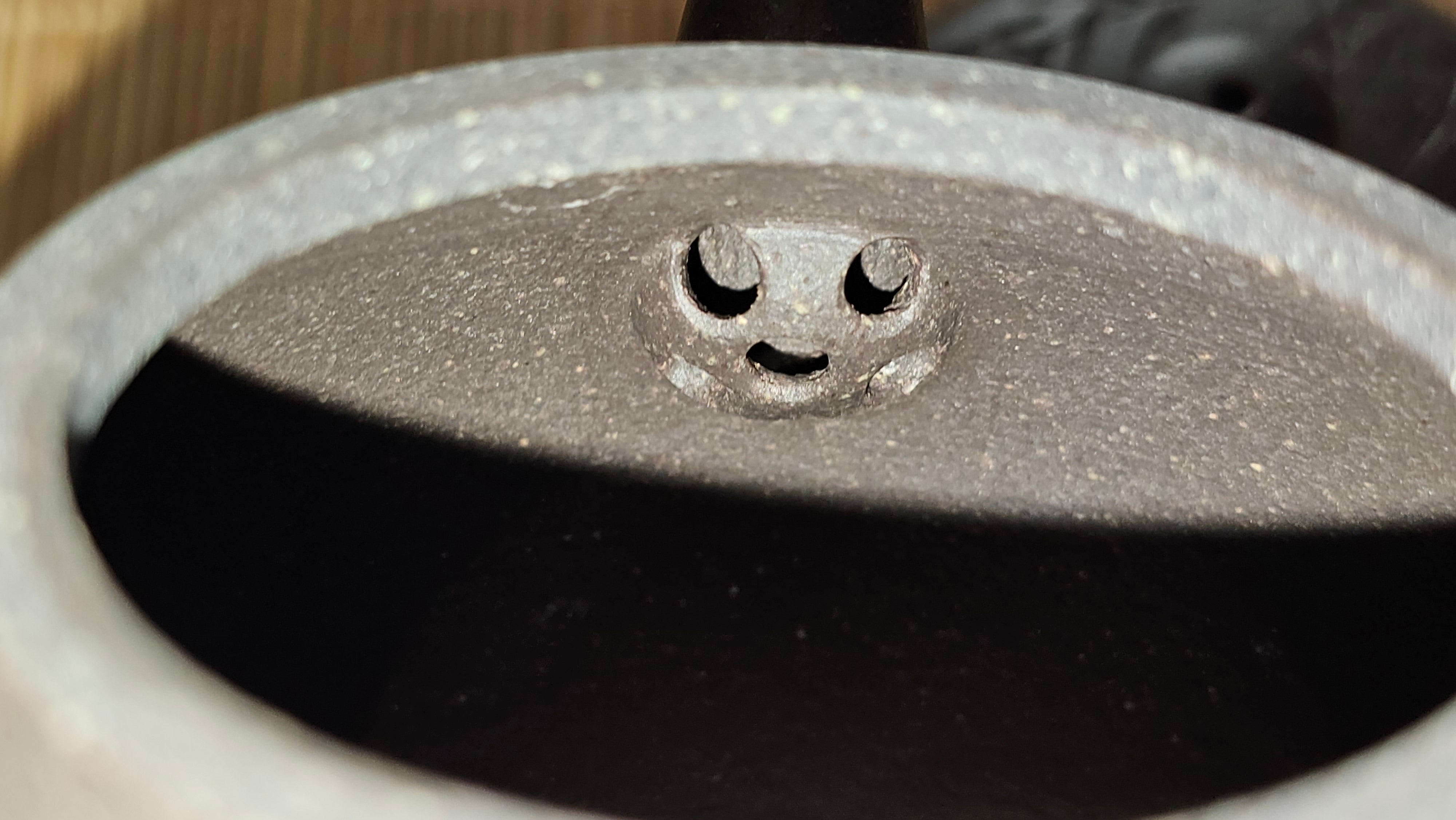 Du Zhi Hu《笃志壶》, 173.8ml, Hei Zi Ni 黑紫泥, by our Craftsman Zhang Huan 张欢, Calligraphy and Bamboo Engraving by Craftsman Yi Cheng 逸成 ~ Congratulations!to Ms A.R.! 1927hrs 8th August 2025! Ipswich, England🇬🇧.