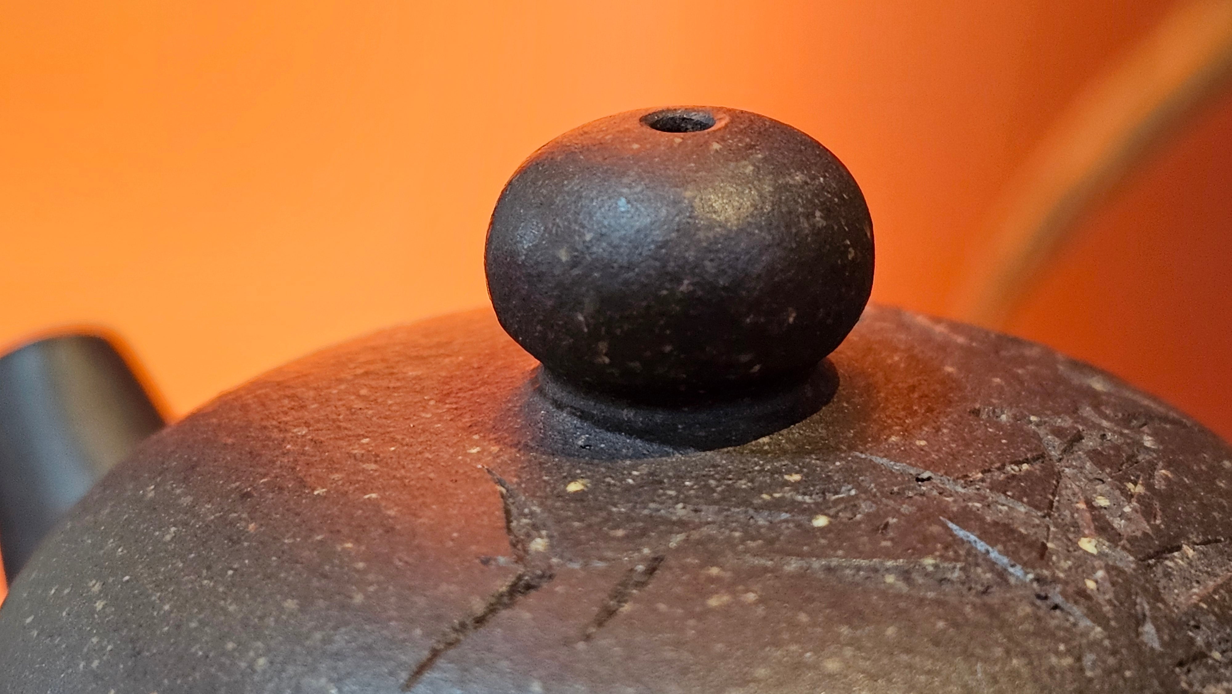 Du Zhi Hu《笃志壶》, 174.6ml, Hei Zi Ni 黑紫泥, by our Craftsman Zhang Huan 张欢, Calligraphy and Bamboo Engraving by Craftsman Yi Cheng 逸成 ~ Congratulations to Mr T.N.! 2229hrs 8th August 2025, Mississauga, Canada🇨🇦!