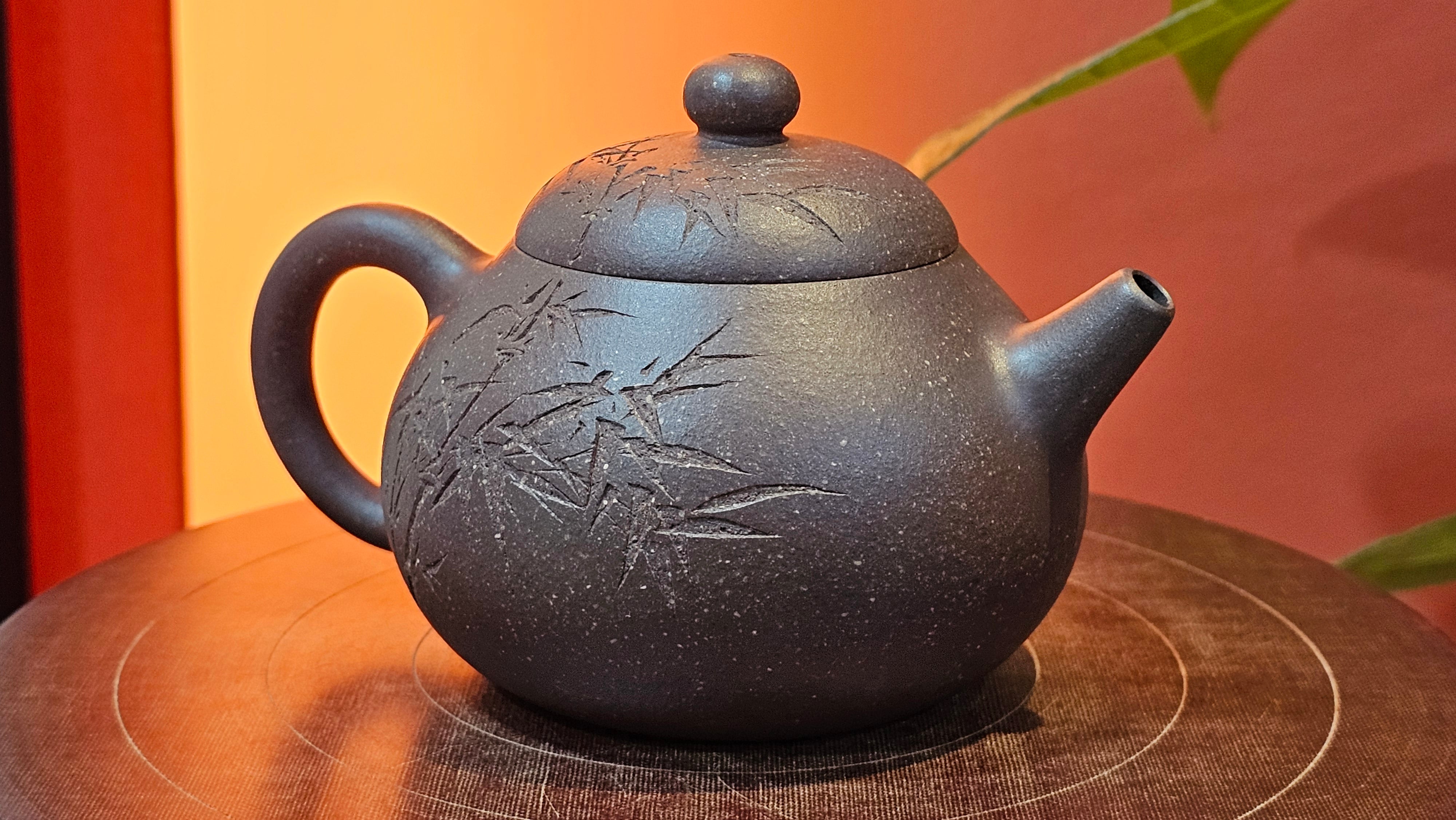 Du Zhi Hu《笃志壶》, 174.6ml, Hei Zi Ni 黑紫泥, by our Craftsman Zhang Huan 张欢, Calligraphy and Bamboo Engraving by Craftsman Yi Cheng 逸成 ~ Congratulations to Mr T.N.! 2229hrs 8th August 2025, Mississauga, Canada🇨🇦!