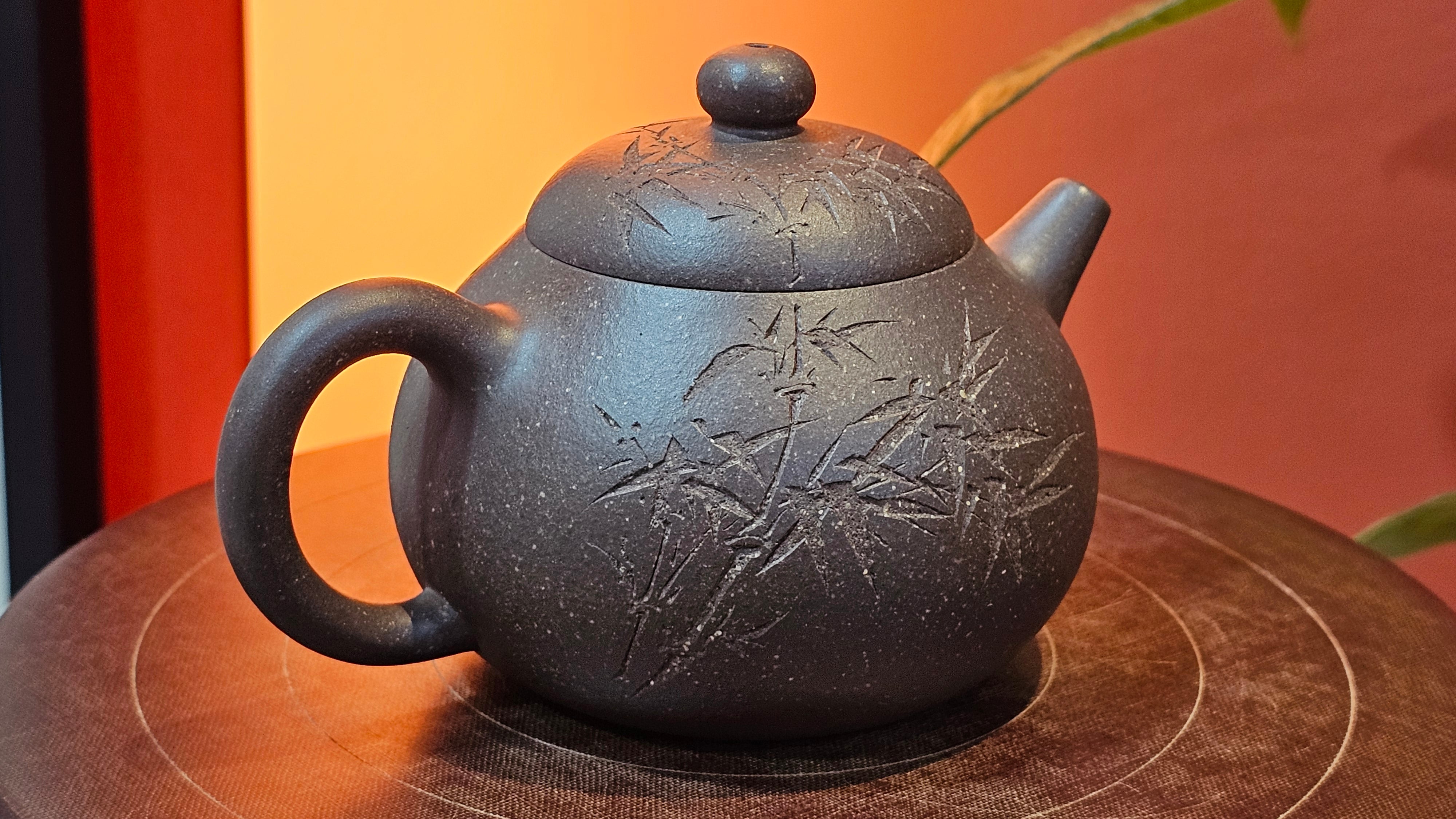 Du Zhi Hu《笃志壶》, 174.6ml, Hei Zi Ni 黑紫泥, by our Craftsman Zhang Huan 张欢, Calligraphy and Bamboo Engraving by Craftsman Yi Cheng 逸成 ~ Congratulations to Mr T.N.! 2229hrs 8th August 2025, Mississauga, Canada🇨🇦!