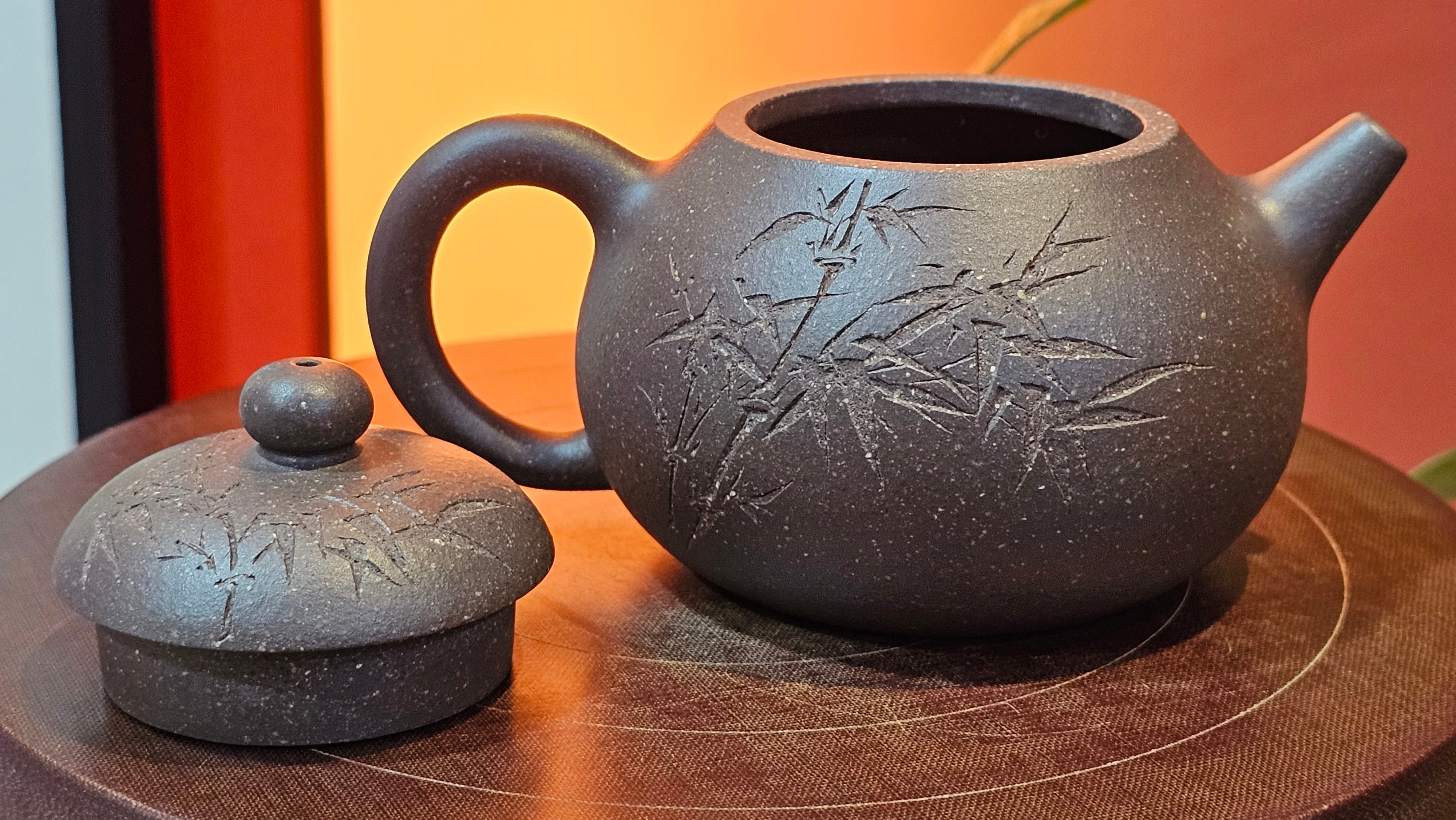 Du Zhi Hu《笃志壶》, 174.6ml, Hei Zi Ni 黑紫泥, by our Craftsman Zhang Huan 张欢, Calligraphy and Bamboo Engraving by Craftsman Yi Cheng 逸成 ~ Congratulations to Mr T.N.! 2229hrs 8th August 2025, Mississauga, Canada🇨🇦!