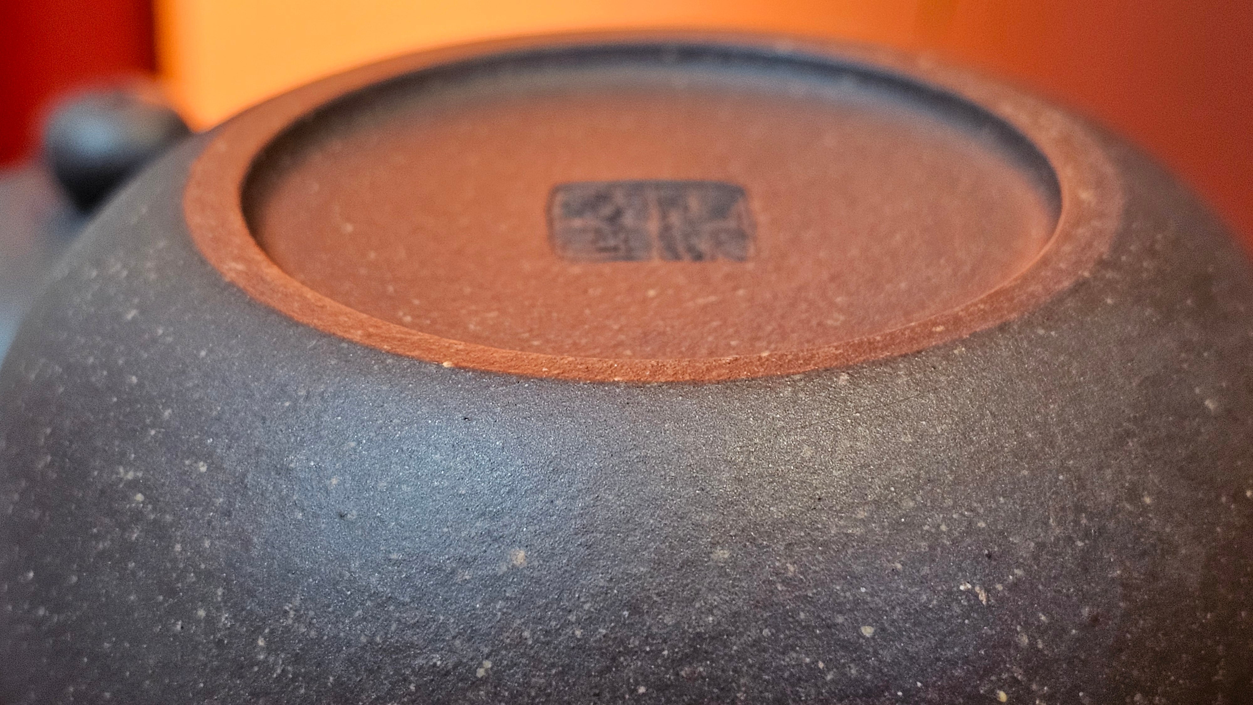 Du Zhi Hu《笃志壶》, 174.6ml, Hei Zi Ni 黑紫泥, by our Craftsman Zhang Huan 张欢, Calligraphy and Bamboo Engraving by Craftsman Yi Cheng 逸成 ~ Congratulations to Mr T.N.! 2229hrs 8th August 2025, Mississauga, Canada🇨🇦!