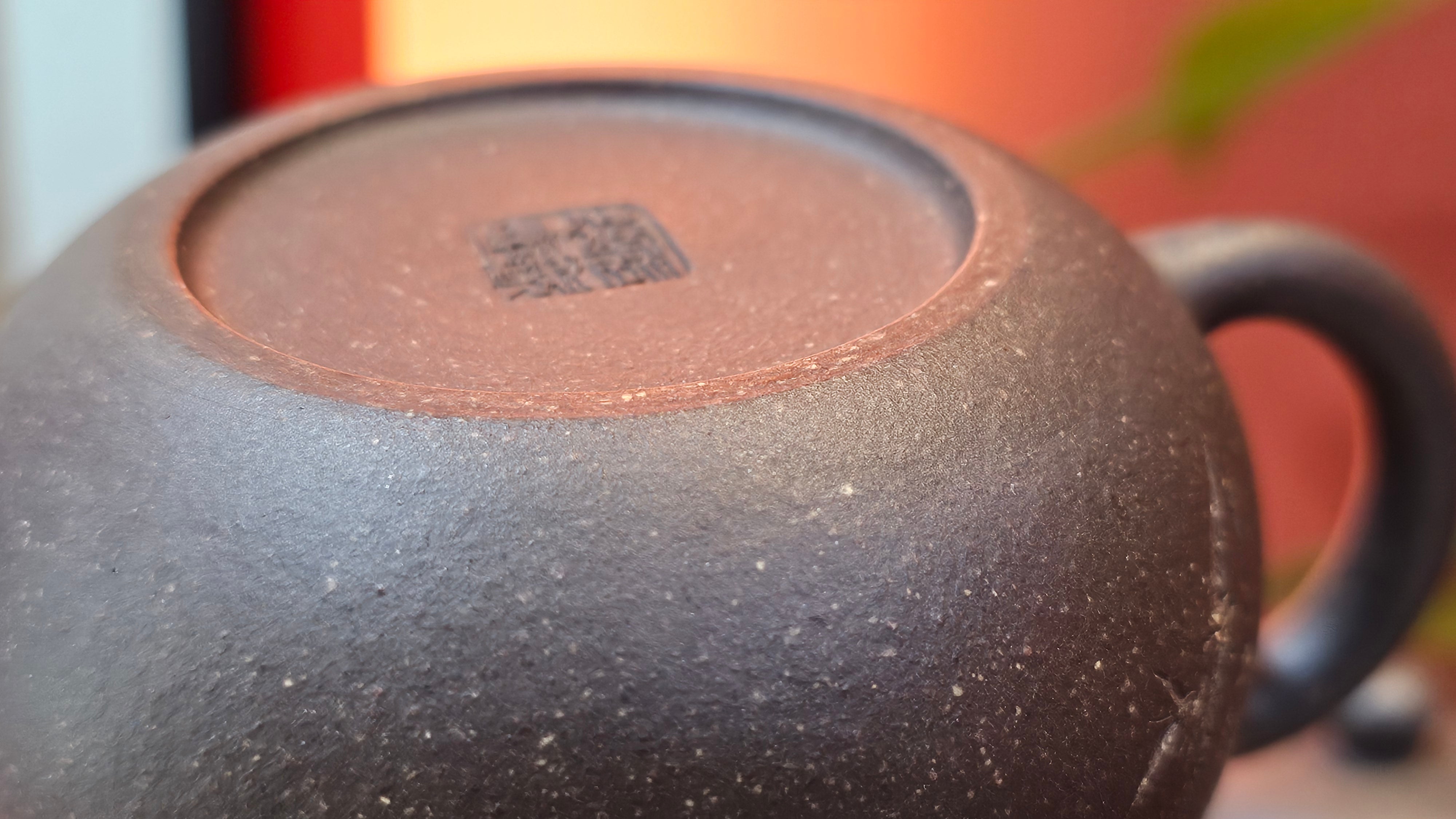 Du Zhi Hu《笃志壶》, 174.6ml, Hei Zi Ni 黑紫泥, by our Craftsman Zhang Huan 张欢, Calligraphy and Bamboo Engraving by Craftsman Yi Cheng 逸成 ~ Congratulations to Mr T.N.! 2229hrs 8th August 2025, Mississauga, Canada🇨🇦!