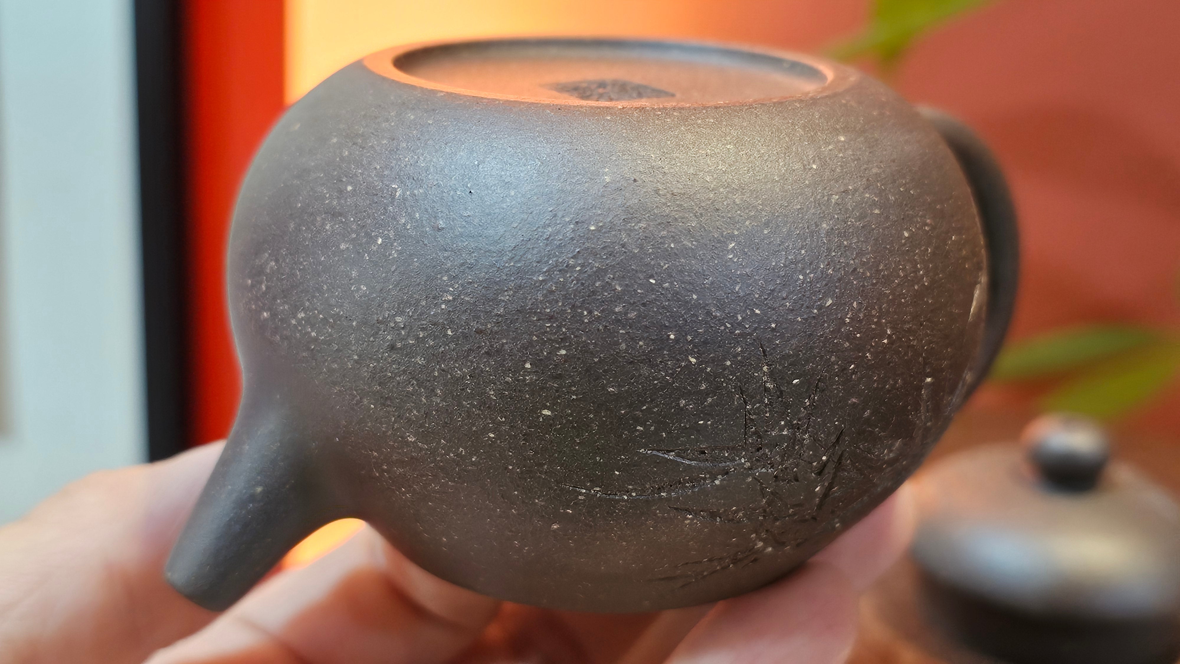 Du Zhi Hu《笃志壶》, 174.6ml, Hei Zi Ni 黑紫泥, by our Craftsman Zhang Huan 张欢, Calligraphy and Bamboo Engraving by Craftsman Yi Cheng 逸成 ~ Congratulations to Mr T.N.! 2229hrs 8th August 2025, Mississauga, Canada🇨🇦!