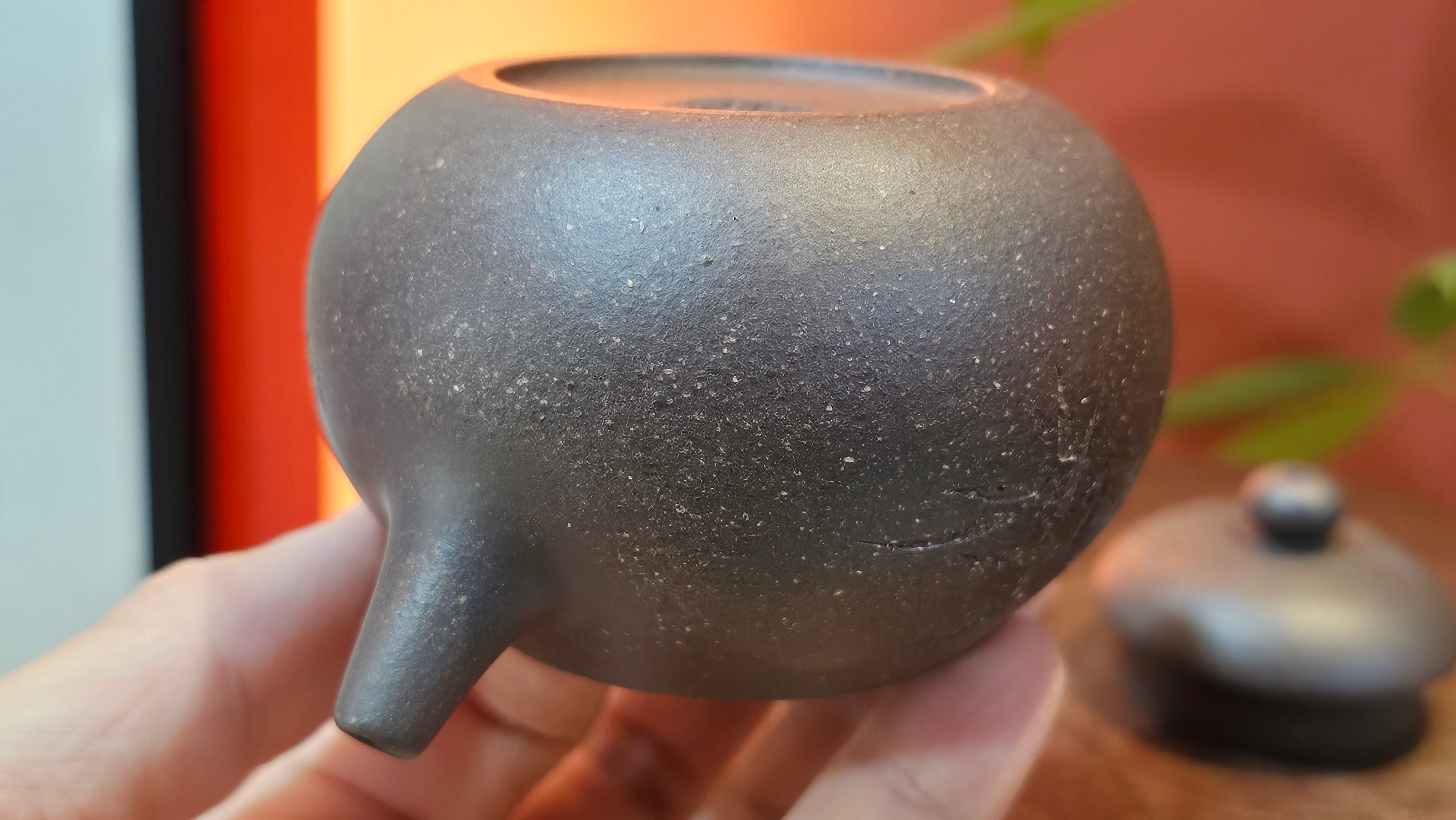 Du Zhi Hu《笃志壶》, 174.6ml, Hei Zi Ni 黑紫泥, by our Craftsman Zhang Huan 张欢, Calligraphy and Bamboo Engraving by Craftsman Yi Cheng 逸成 ~ Congratulations to Mr T.N.! 2229hrs 8th August 2025, Mississauga, Canada🇨🇦!