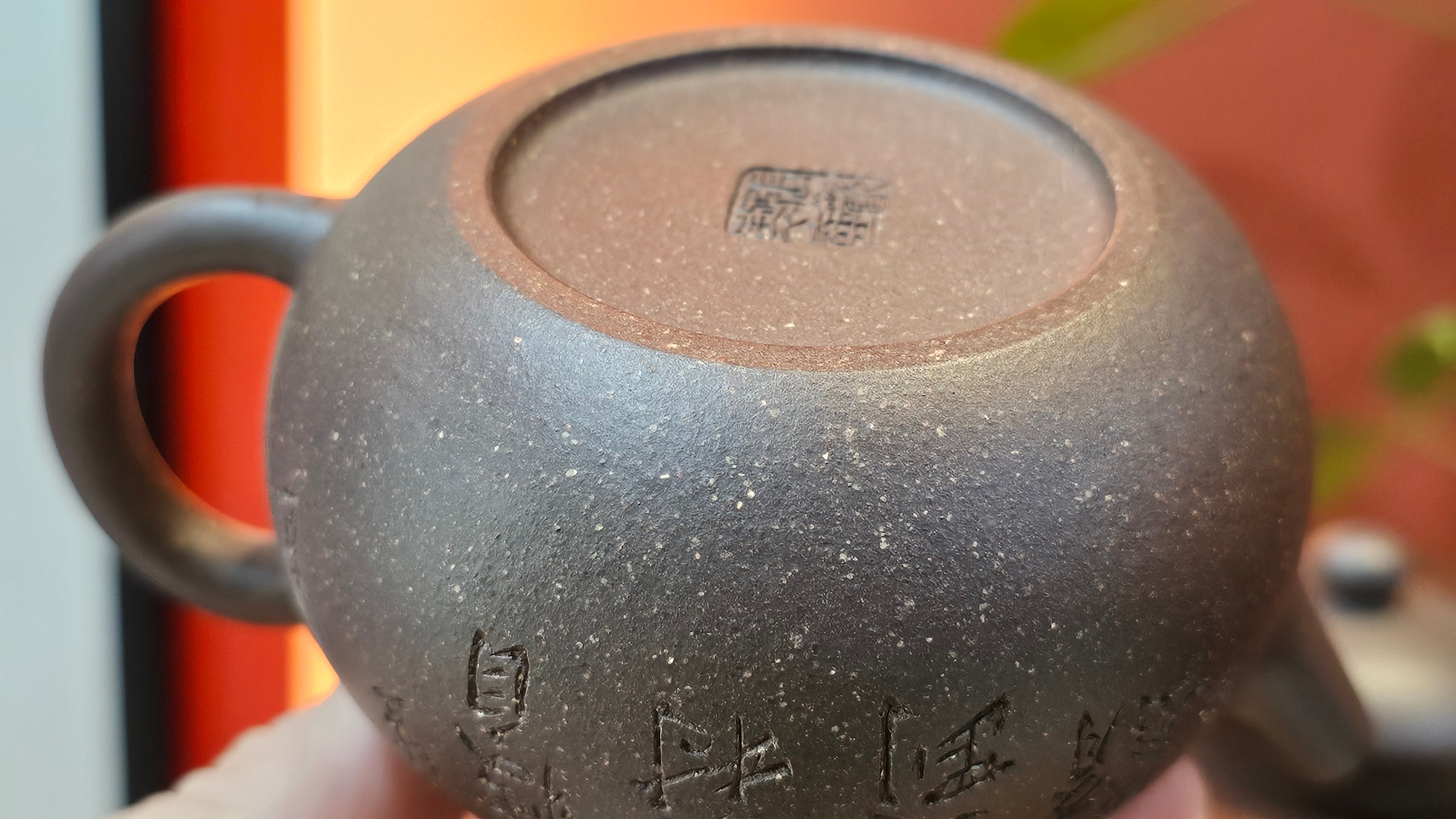 Du Zhi Hu《笃志壶》, 174.6ml, Hei Zi Ni 黑紫泥, by our Craftsman Zhang Huan 张欢, Calligraphy and Bamboo Engraving by Craftsman Yi Cheng 逸成 ~ Congratulations to Mr T.N.! 2229hrs 8th August 2025, Mississauga, Canada🇨🇦!