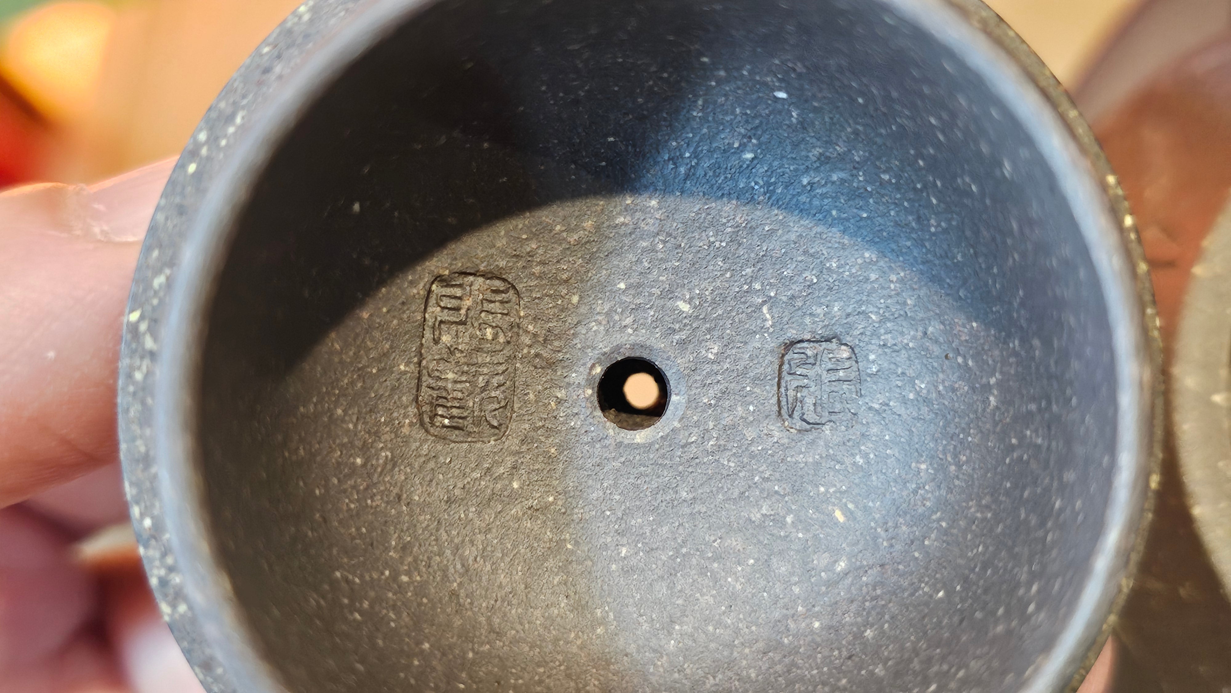 Du Zhi Hu《笃志壶》, 174.6ml, Hei Zi Ni 黑紫泥, by our Craftsman Zhang Huan 张欢, Calligraphy and Bamboo Engraving by Craftsman Yi Cheng 逸成 ~ Congratulations to Mr T.N.! 2229hrs 8th August 2025, Mississauga, Canada🇨🇦!