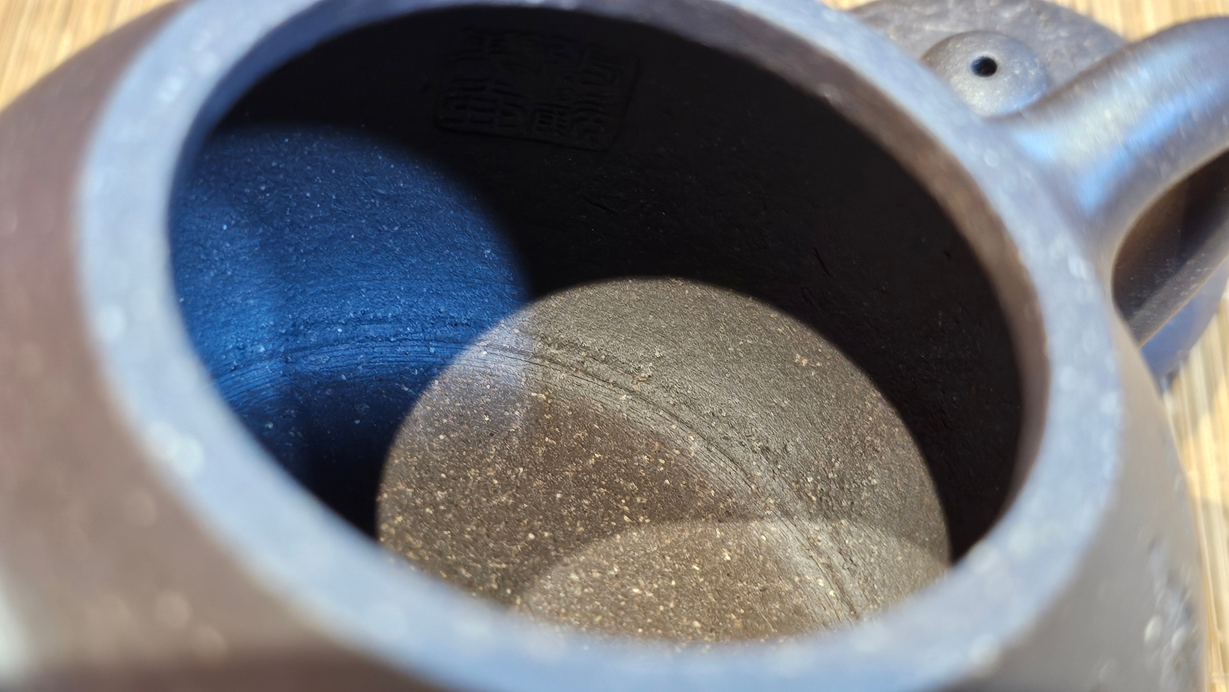 Du Zhi Hu《笃志壶》, 174.6ml, Hei Zi Ni 黑紫泥, by our Craftsman Zhang Huan 张欢, Calligraphy and Bamboo Engraving by Craftsman Yi Cheng 逸成 ~ Congratulations to Mr T.N.! 2229hrs 8th August 2025, Mississauga, Canada🇨🇦!