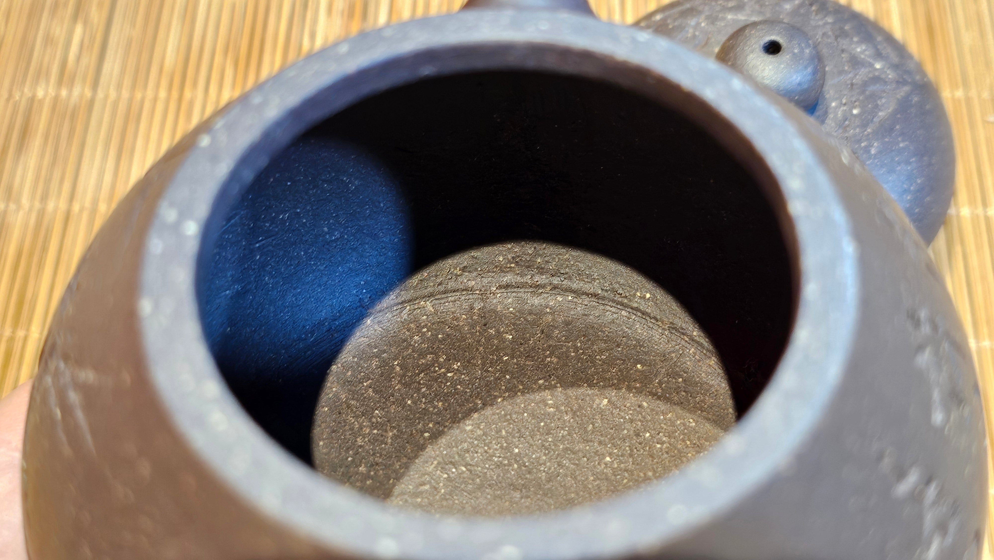 Du Zhi Hu《笃志壶》, 174.6ml, Hei Zi Ni 黑紫泥, by our Craftsman Zhang Huan 张欢, Calligraphy and Bamboo Engraving by Craftsman Yi Cheng 逸成 ~ Congratulations to Mr T.N.! 2229hrs 8th August 2025, Mississauga, Canada🇨🇦!