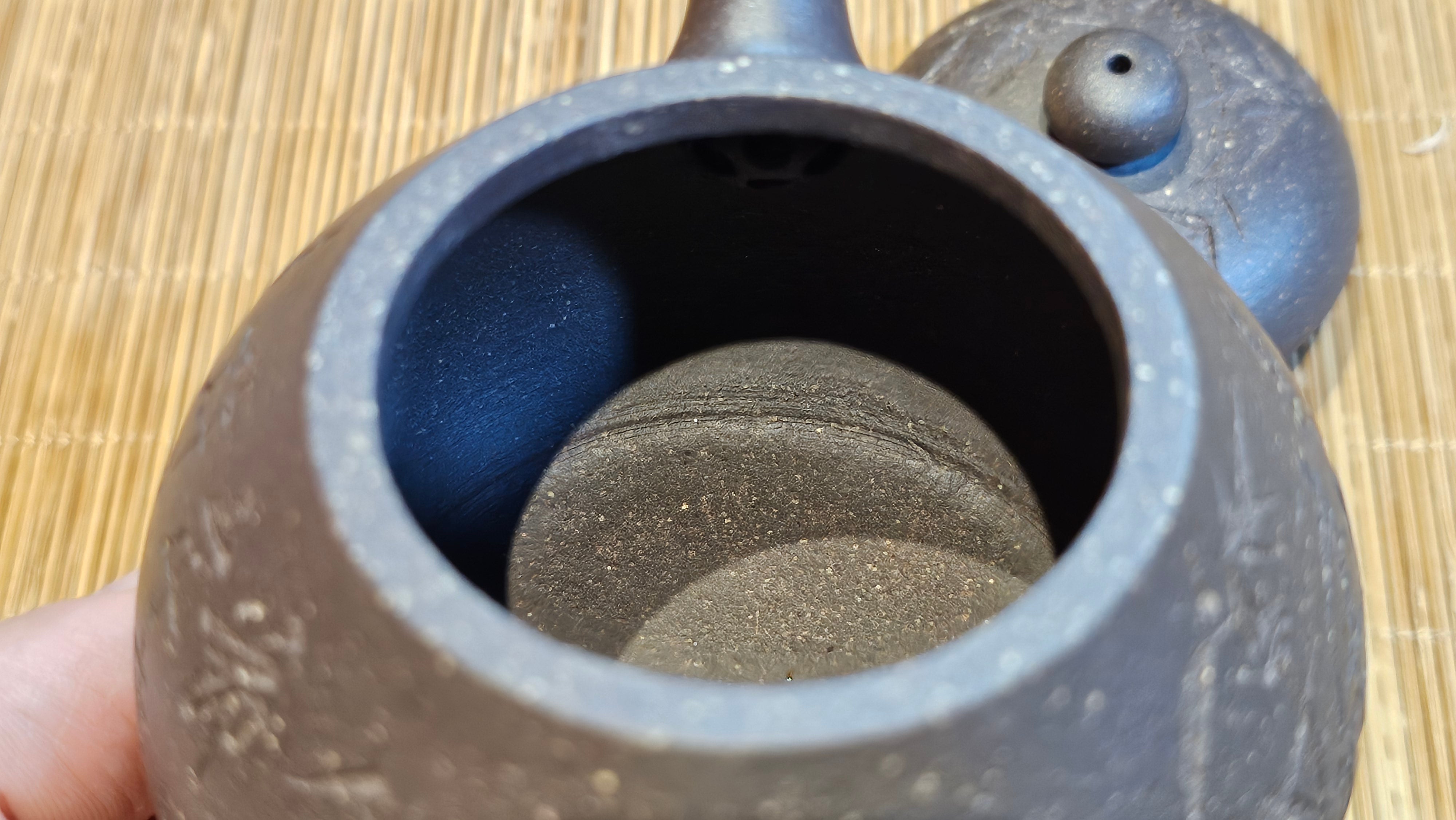 Du Zhi Hu《笃志壶》, 174.6ml, Hei Zi Ni 黑紫泥, by our Craftsman Zhang Huan 张欢, Calligraphy and Bamboo Engraving by Craftsman Yi Cheng 逸成 ~ Congratulations to Mr T.N.! 2229hrs 8th August 2025, Mississauga, Canada🇨🇦!