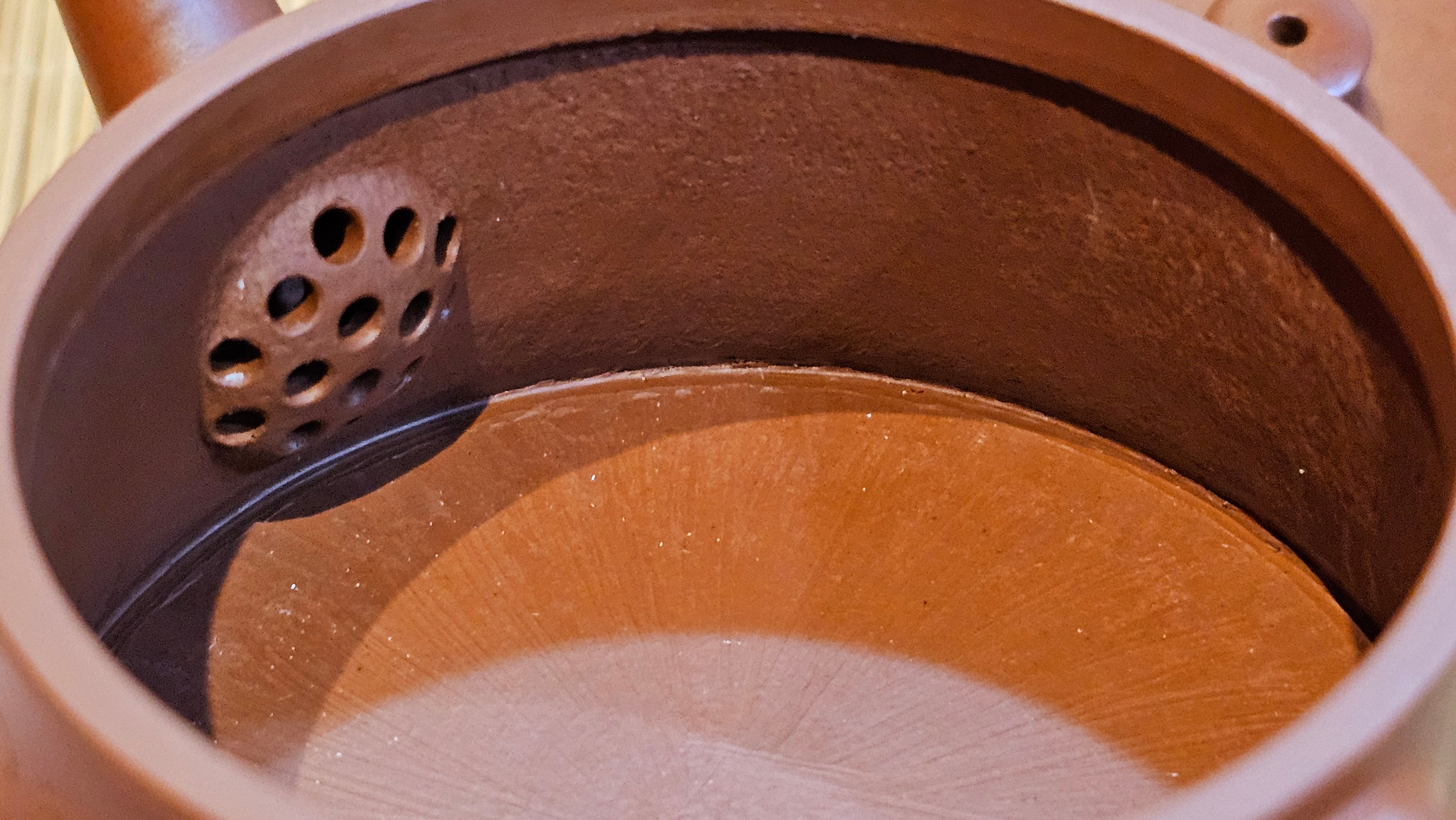 Yun Zhu 云柱 "Pillar of the Heavens", 138.1ml, Xiao Mei Yao Zhu Ni, by our Collaborative Craftsman Wang Hui 王慧 ~ "梅开五福" and Plum Blossoms Engraving by Craftsman Yi De Shu 一德书 ~ Congratulations to!Tea Sommr A.M., 1238hrs 16th August 2025, Padua, Italy🇮🇹!