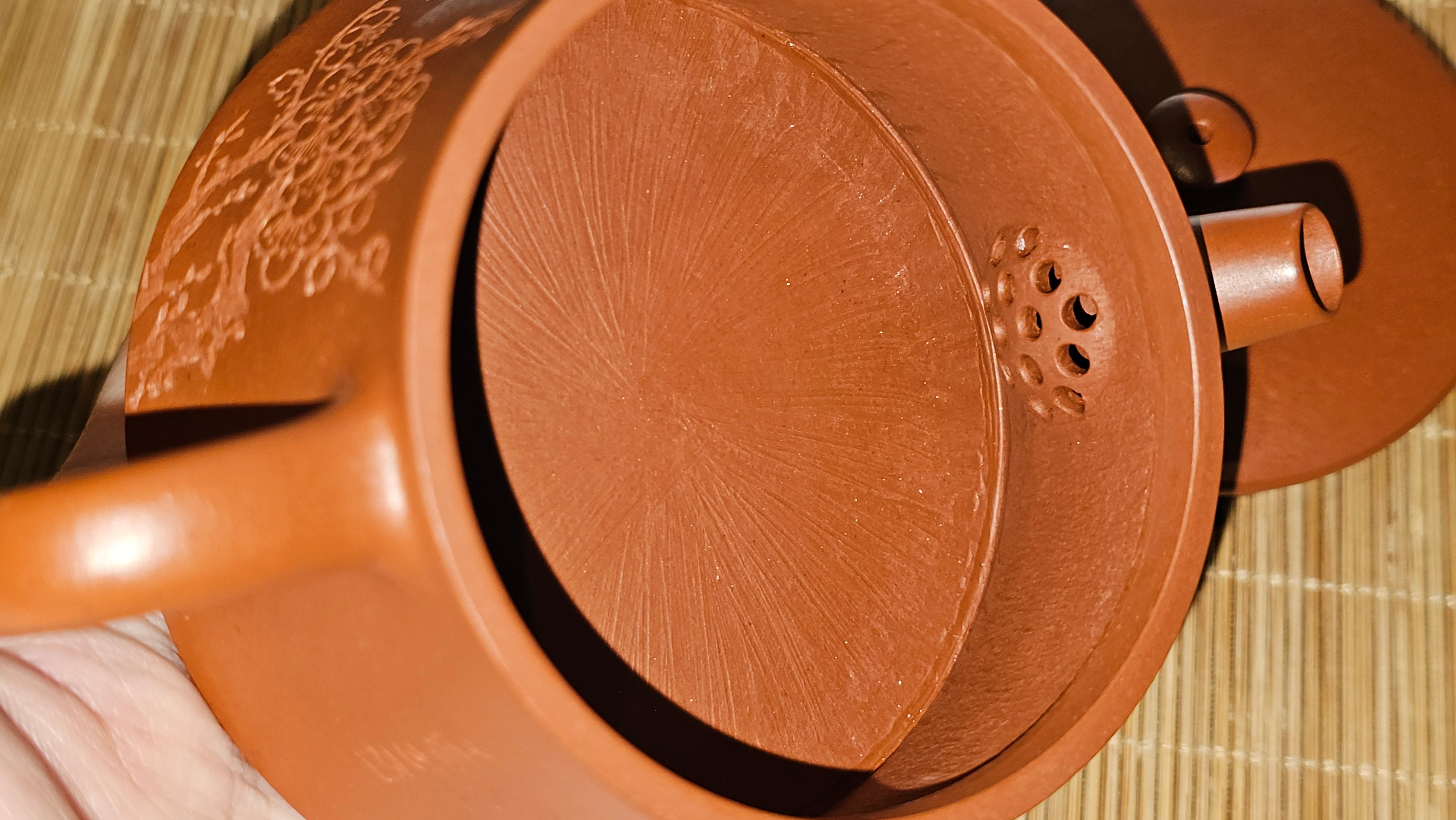 Yun Zhu 云柱 "Pillar of the Heavens", 138.1ml, Xiao Mei Yao Zhu Ni, by our Collaborative Craftsman Wang Hui 王慧 ~ "梅开五福" and Plum Blossoms Engraving by Craftsman Yi De Shu 一德书 ~ Congratulations to!Tea Sommr A.M., 1238hrs 16th August 2025, Padua, Italy🇮🇹!