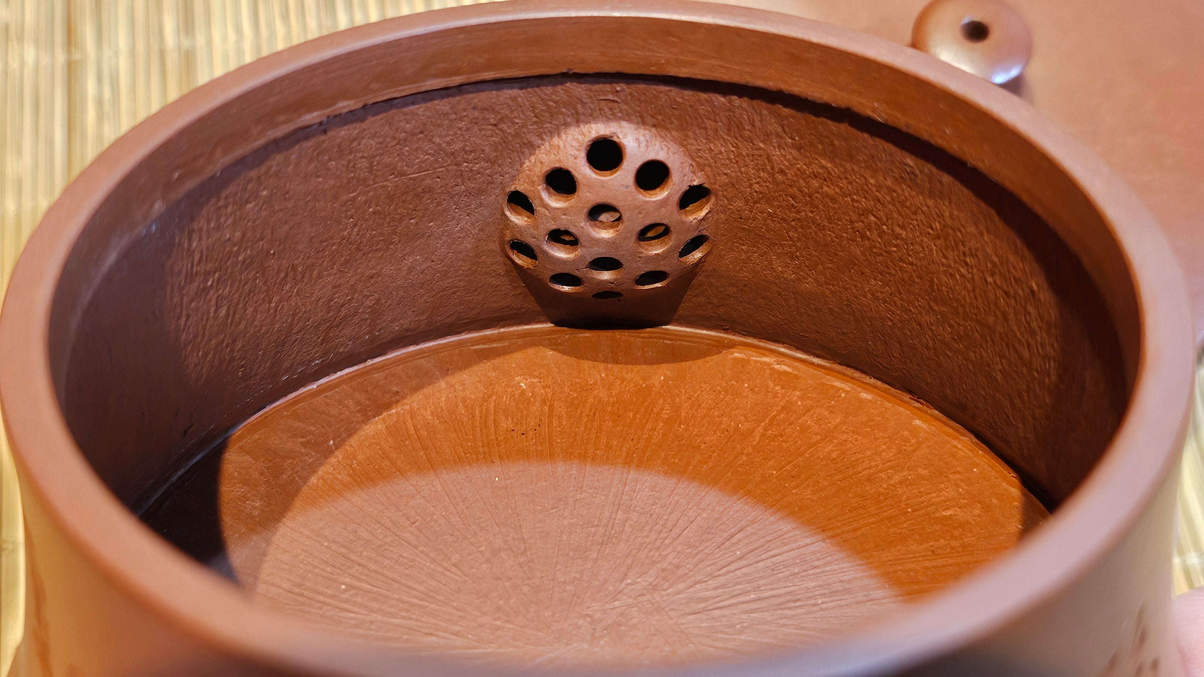 Yun Zhu 云柱 "Pillar of the Heavens", 138.1ml, Xiao Mei Yao Zhu Ni, by our Collaborative Craftsman Wang Hui 王慧 ~ "梅开五福" and Plum Blossoms Engraving by Craftsman Yi De Shu 一德书 ~ Congratulations to!Tea Sommr A.M., 1238hrs 16th August 2025, Padua, Italy🇮🇹!