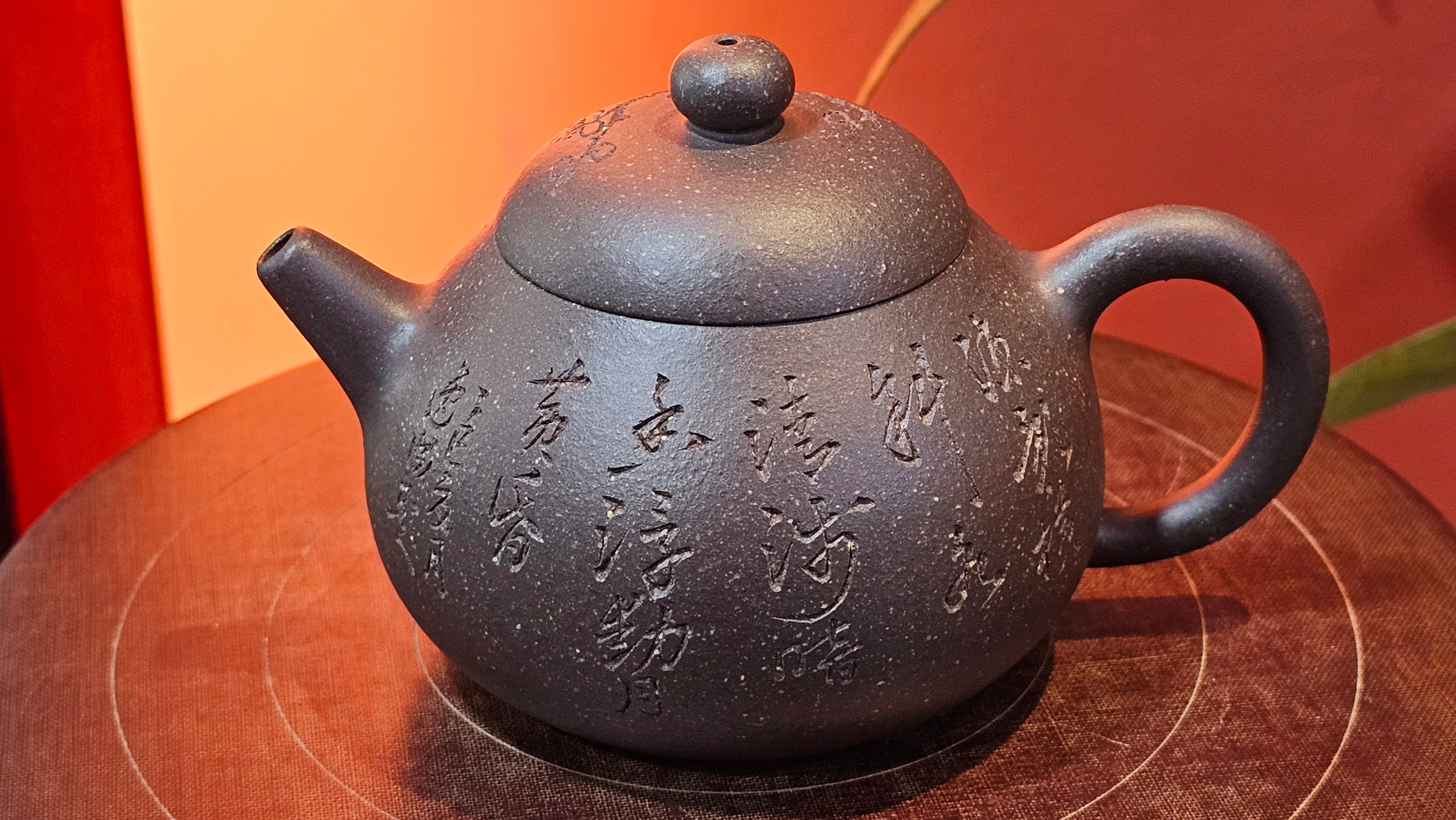 Du Zhi Hu《笃志壶》, 173.8ml, Hei Zi Ni 黑紫泥, by our Craftsman Zhang Huan 张欢, Calligraphy and Plum Blossoms Engraving by Craftsman Yi Cheng 逸成 ~!Congratulations to Ms J.C.! 0347hrs 9th August 2025, Los Angeles, CA.