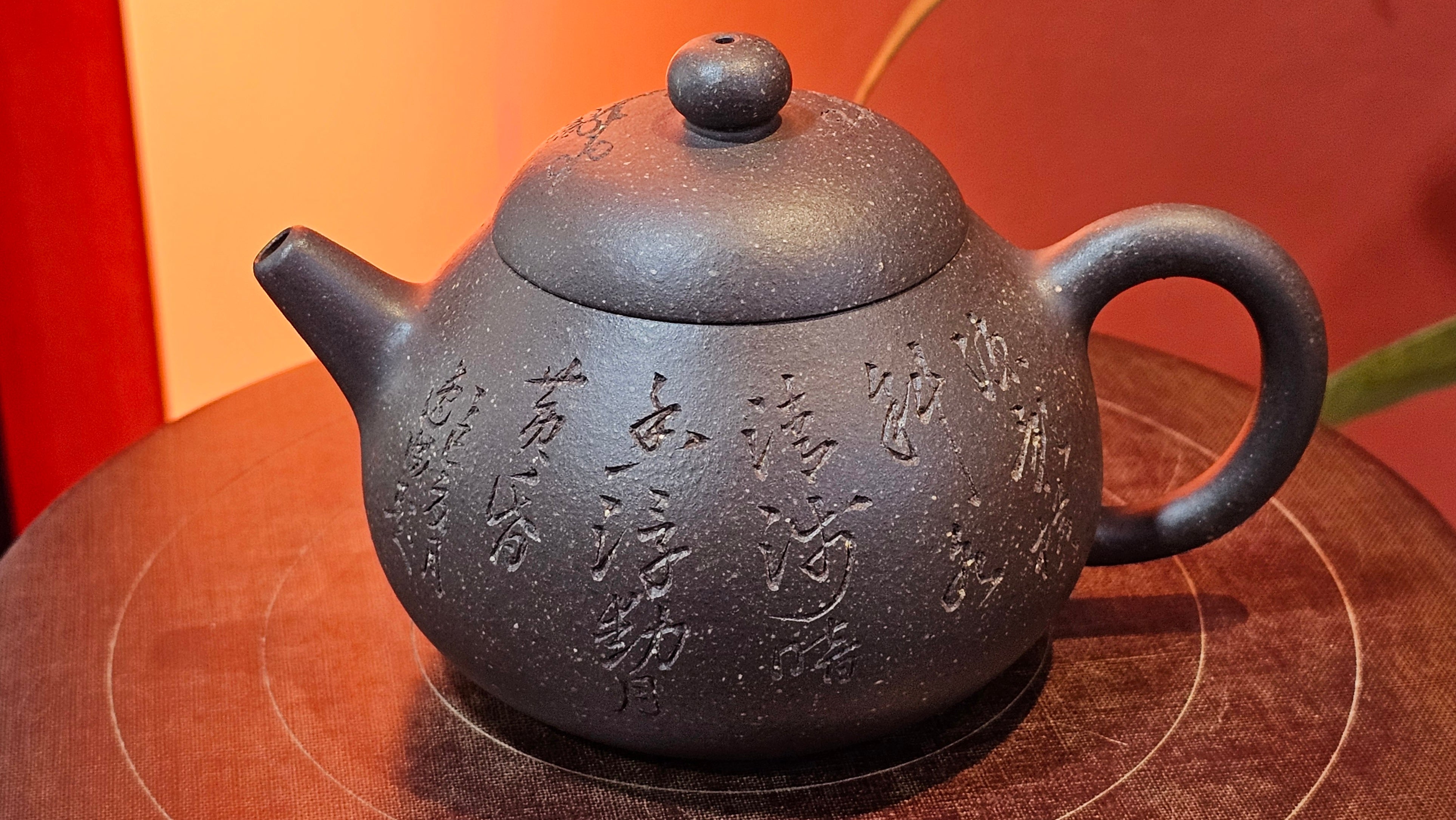 Du Zhi Hu《笃志壶》, 173.8ml, Hei Zi Ni 黑紫泥, by our Craftsman Zhang Huan 张欢, Calligraphy and Plum Blossoms Engraving by Craftsman Yi Cheng 逸成 ~!Congratulations to Ms J.C.! 0347hrs 9th August 2025, Los Angeles, CA.
