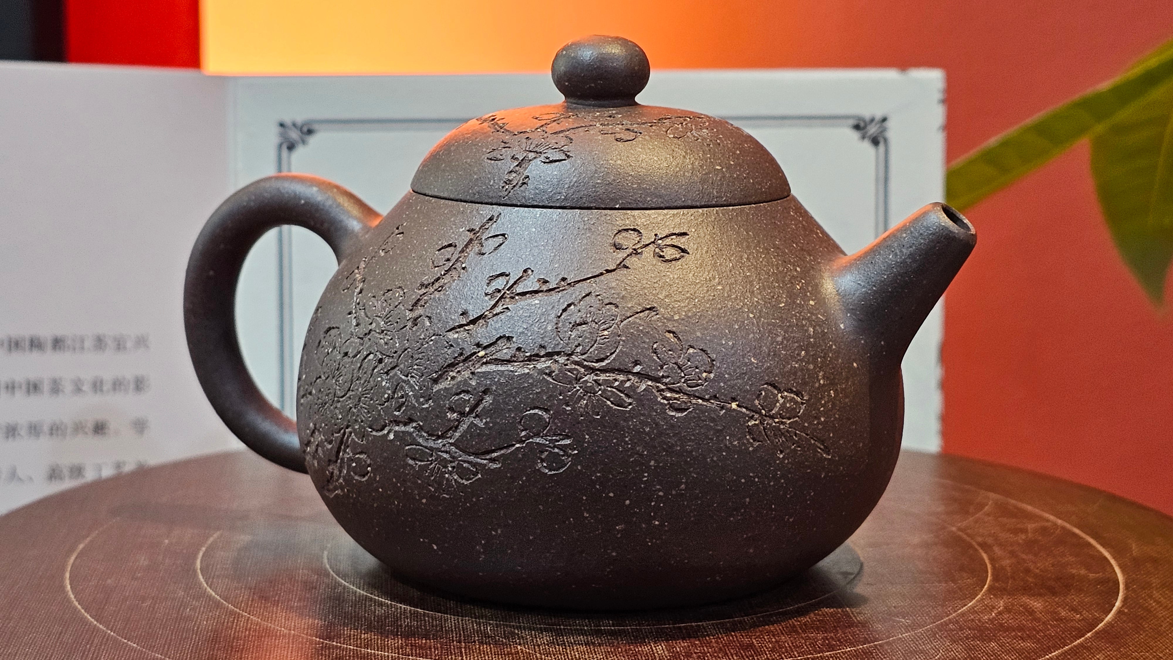 Du Zhi Hu《笃志壶》, 173.8ml, Hei Zi Ni 黑紫泥, by our Craftsman Zhang Huan 张欢, Calligraphy and Plum Blossoms Engraving by Craftsman Yi Cheng 逸成 ~!Congratulations to Ms J.C.! 0347hrs 9th August 2025, Los Angeles, CA.