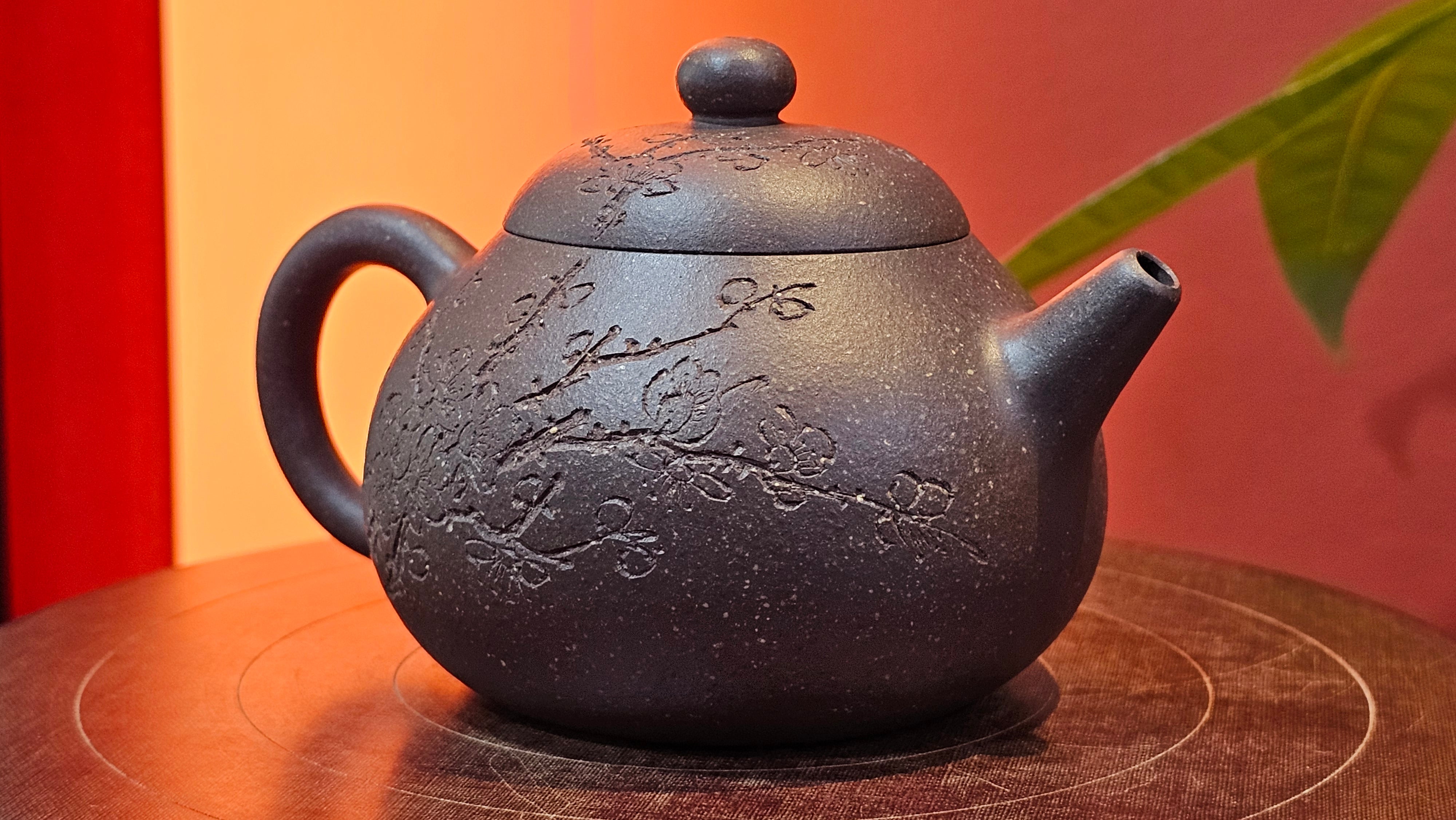 Du Zhi Hu《笃志壶》, 173.8ml, Hei Zi Ni 黑紫泥, by our Craftsman Zhang Huan 张欢, Calligraphy and Plum Blossoms Engraving by Craftsman Yi Cheng 逸成 ~!Congratulations to Ms J.C.! 0347hrs 9th August 2025, Los Angeles, CA.